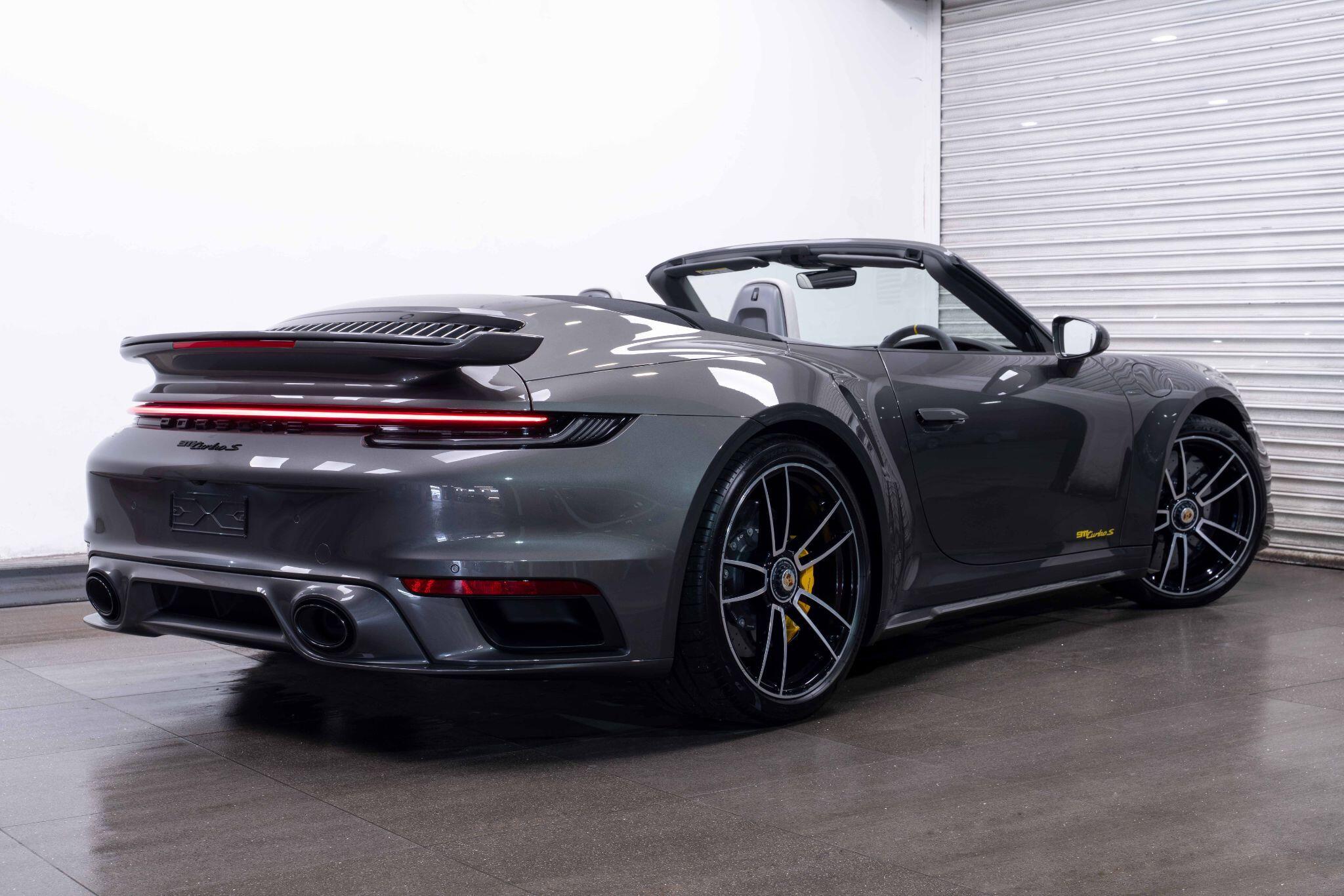 Porsche 911 - Image 2