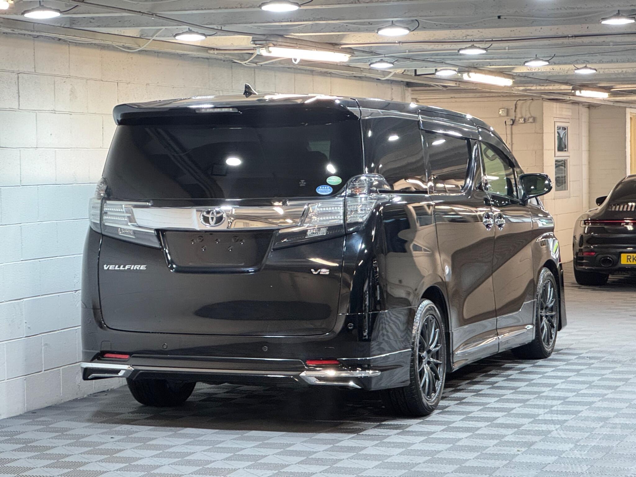 Toyota Vellfire - Image 4