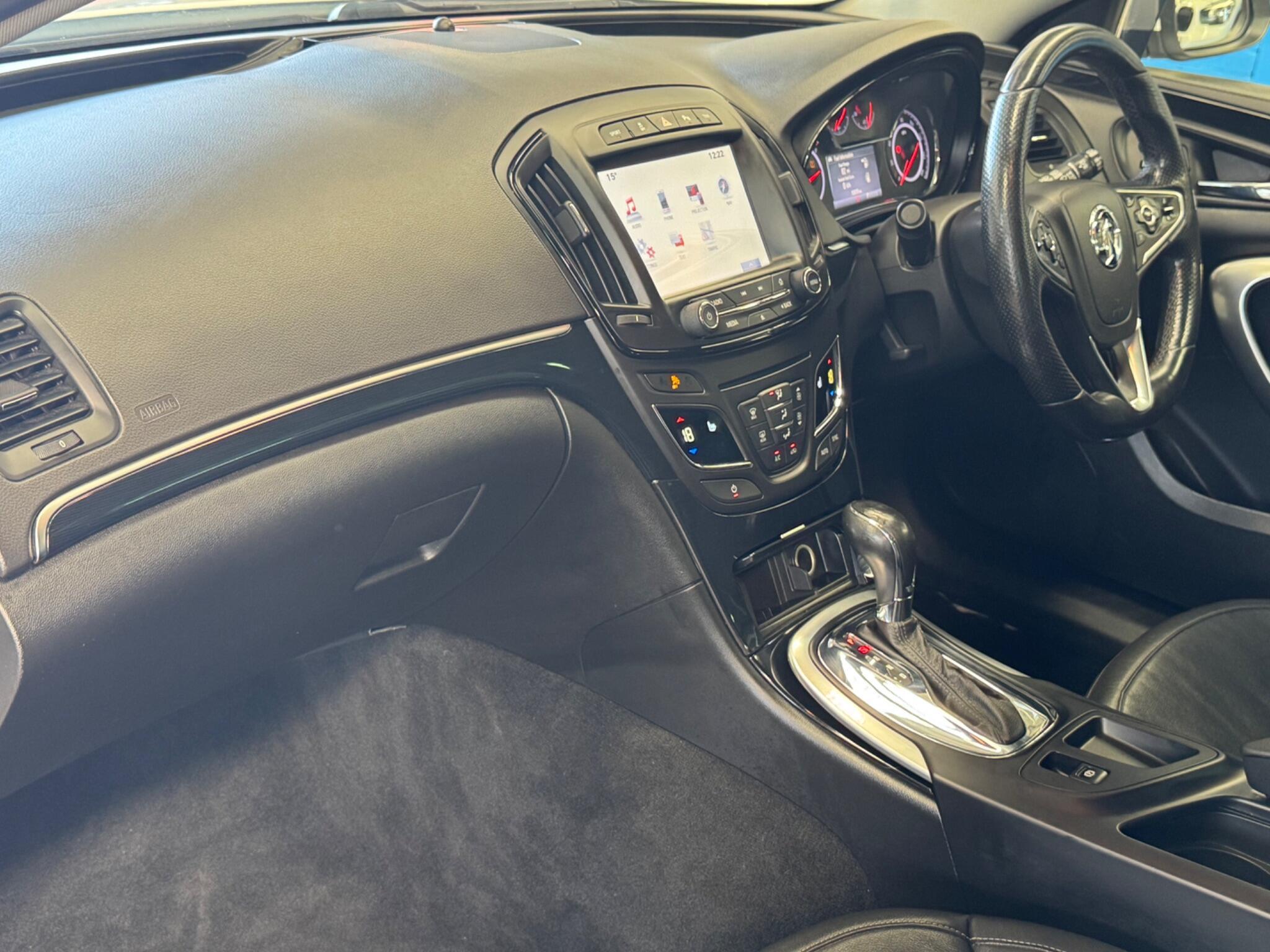 Vauxhall Insignia - Image 10