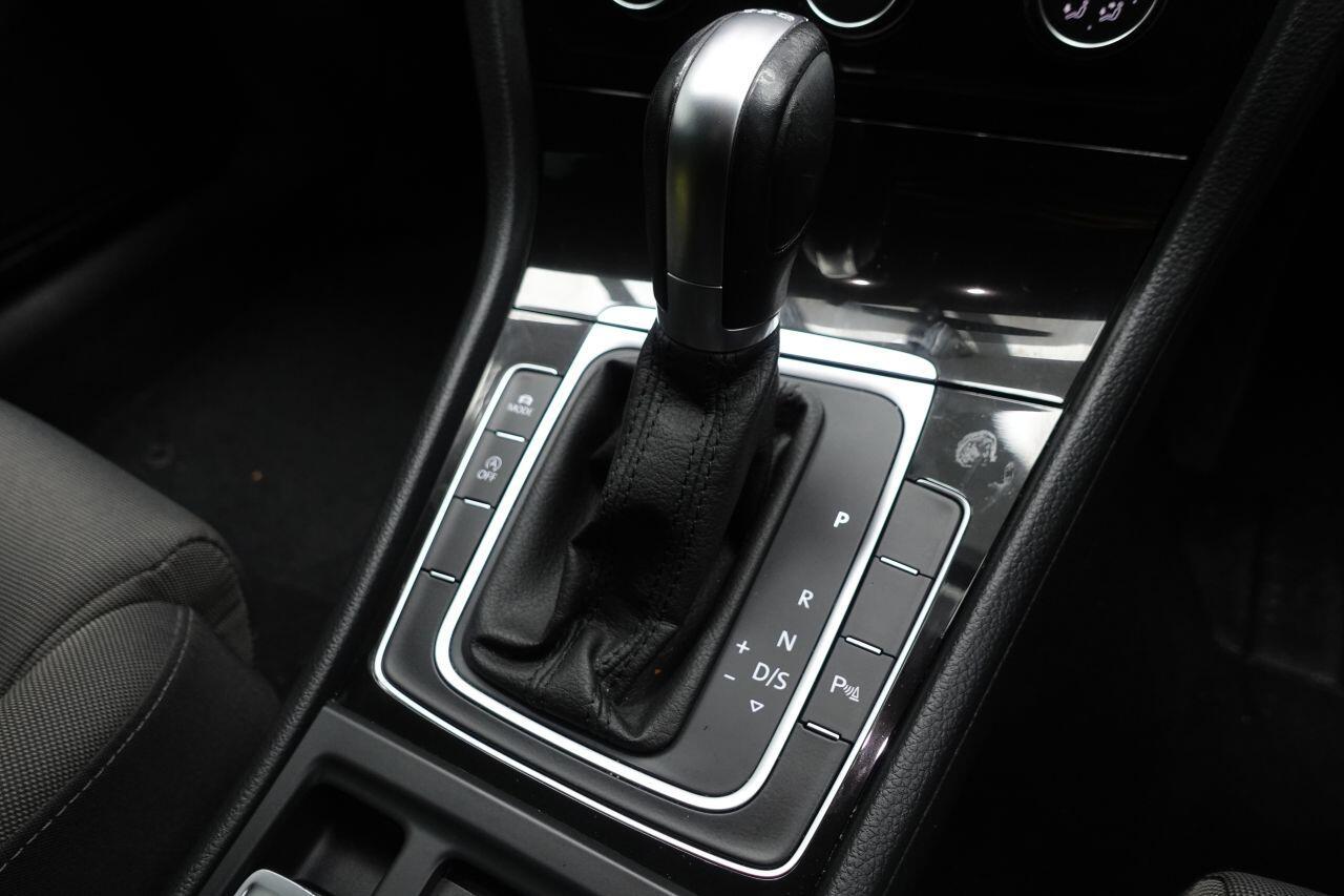 Volkswagen Golf - Image 42