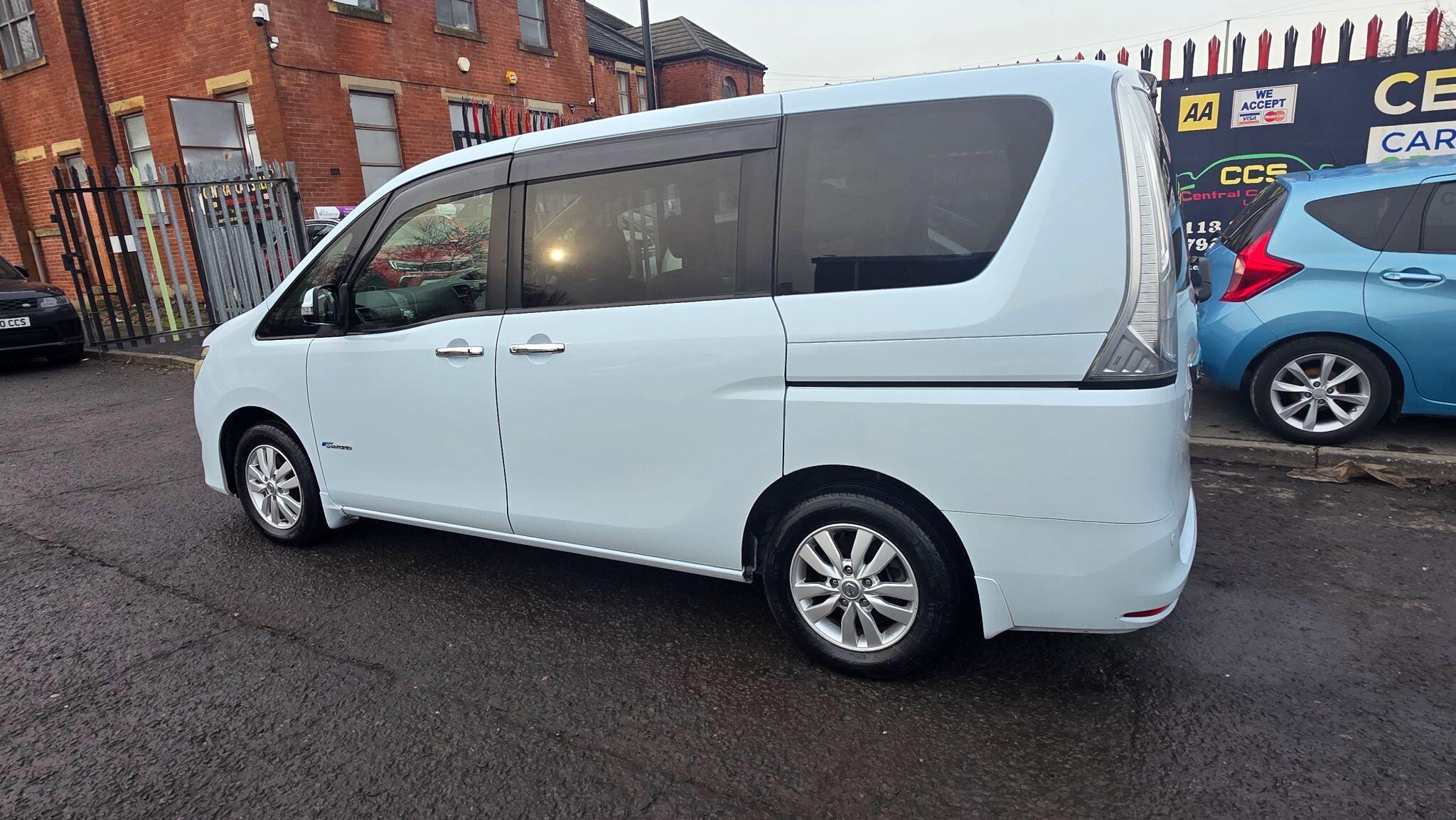 Nissan Serena - Image 13