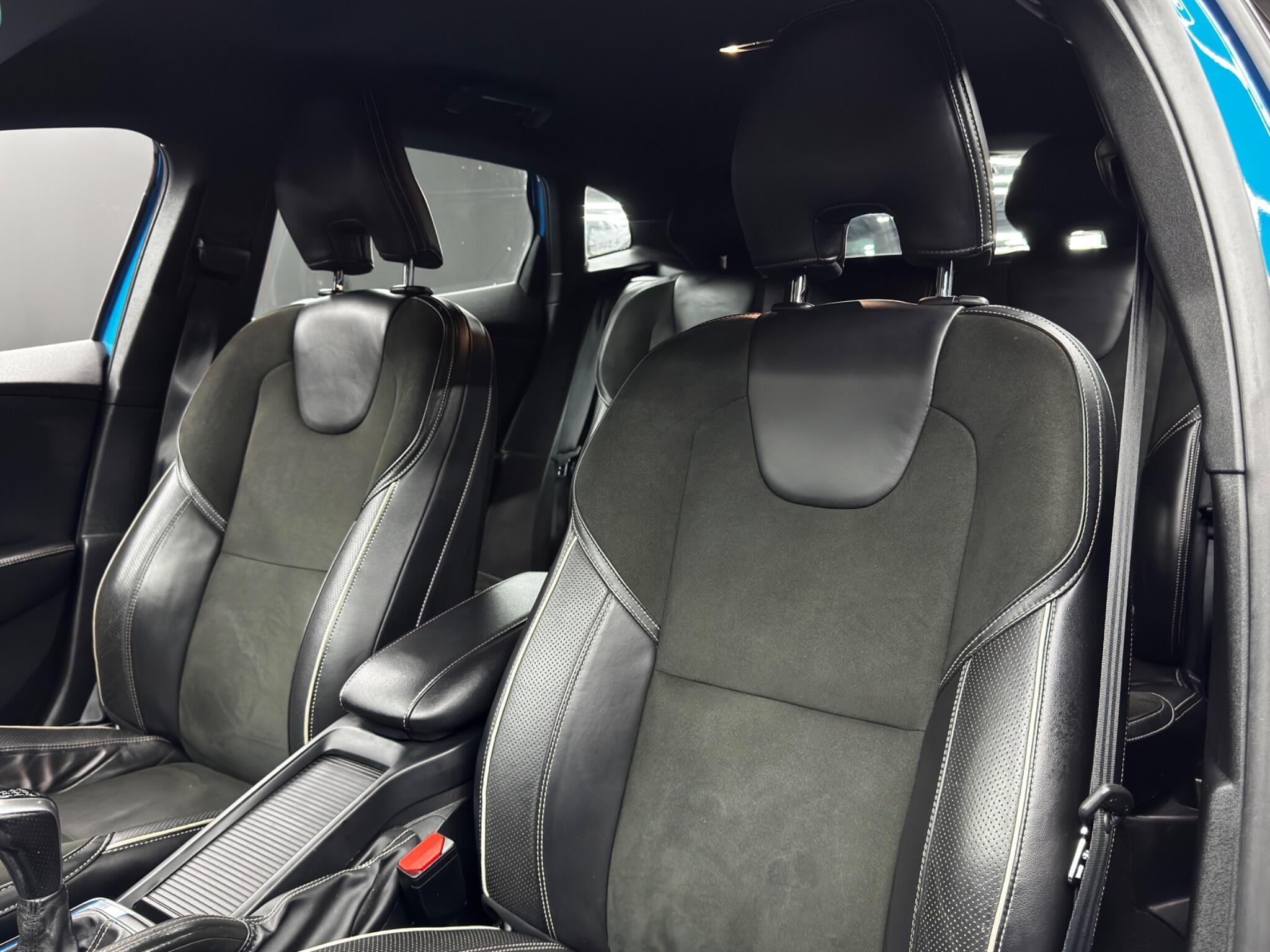 Volvo V40 - Image 14
