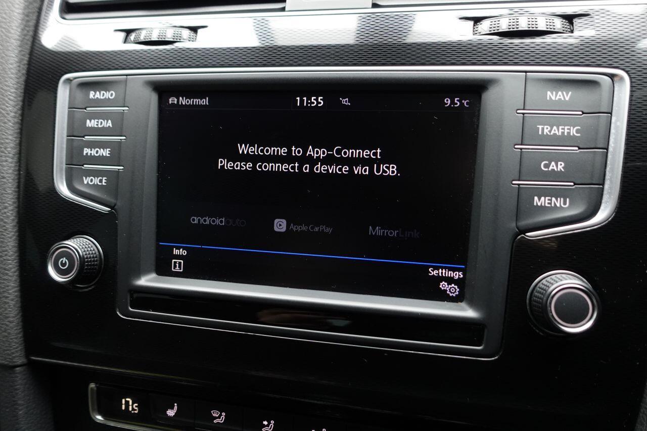 Volkswagen Golf - Image 23