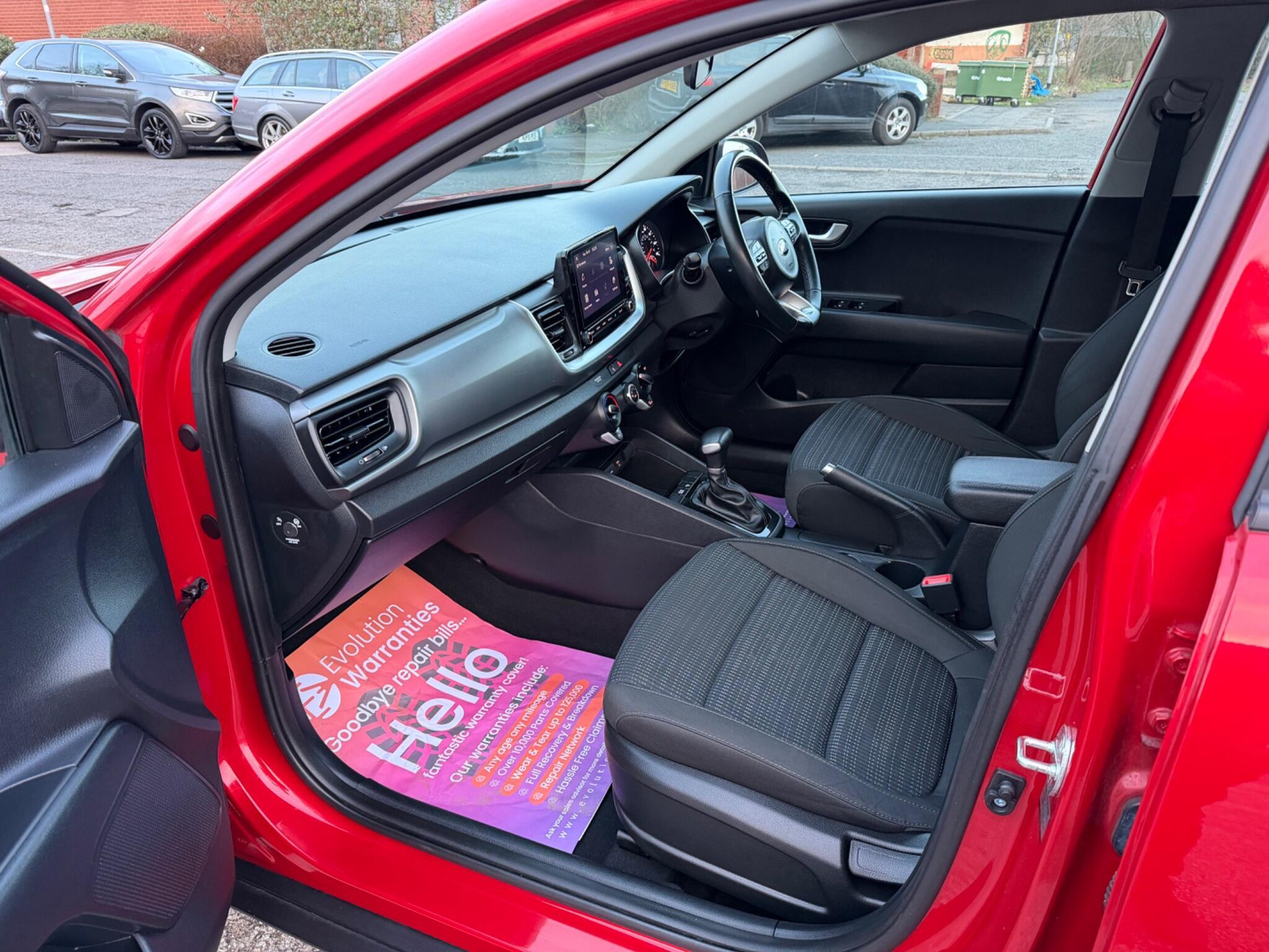 Kia Stonic - Image 32