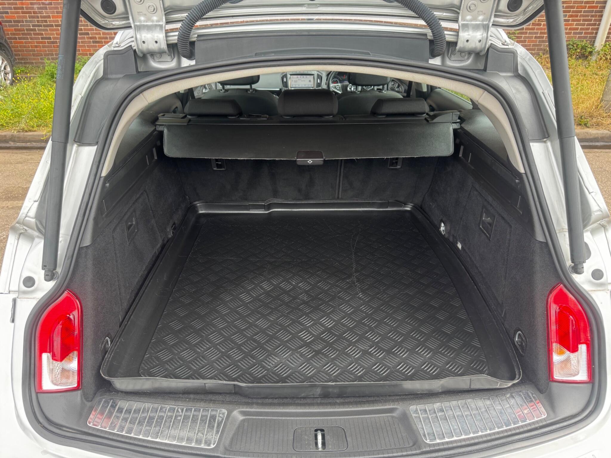 Vauxhall Insignia - Image 19