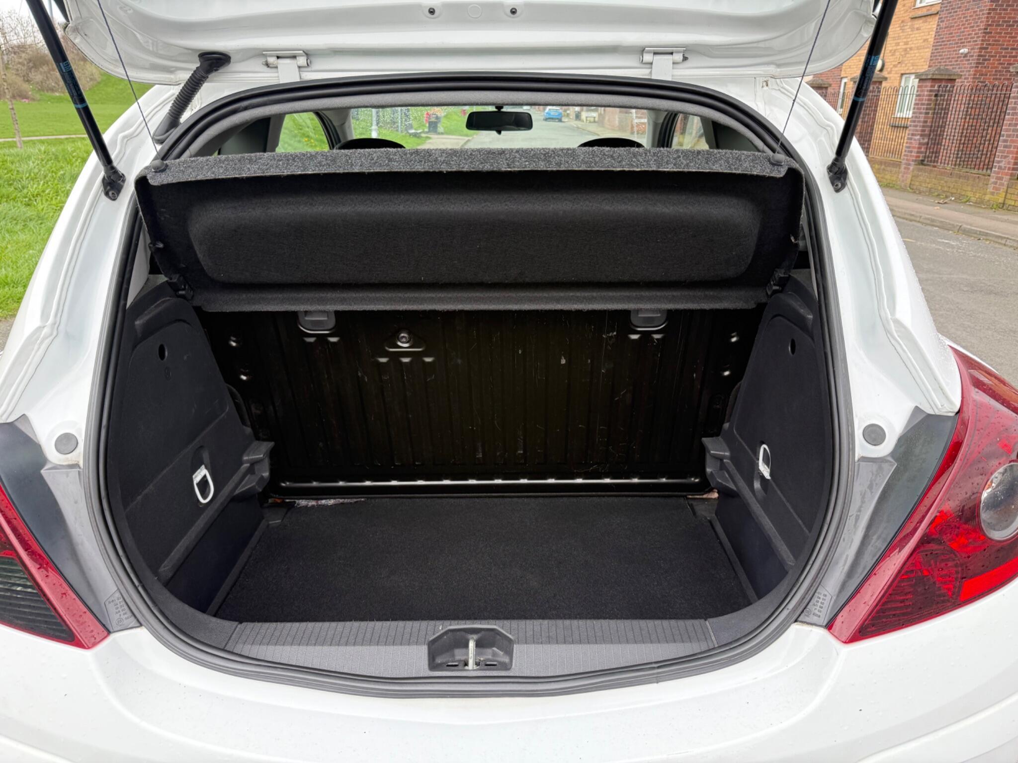 Vauxhall Corsa - Image 16