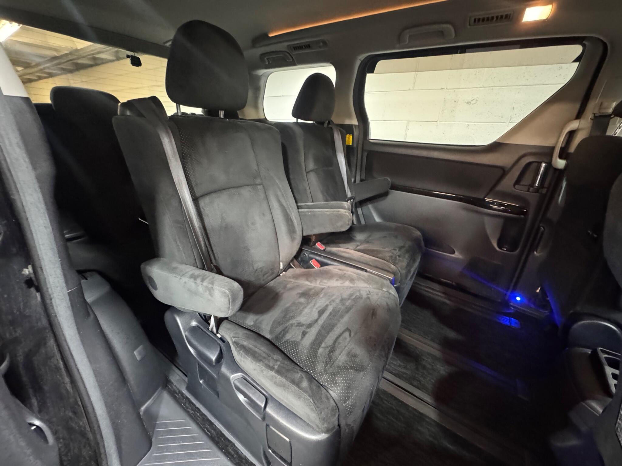 Toyota Vellfire - Image 14