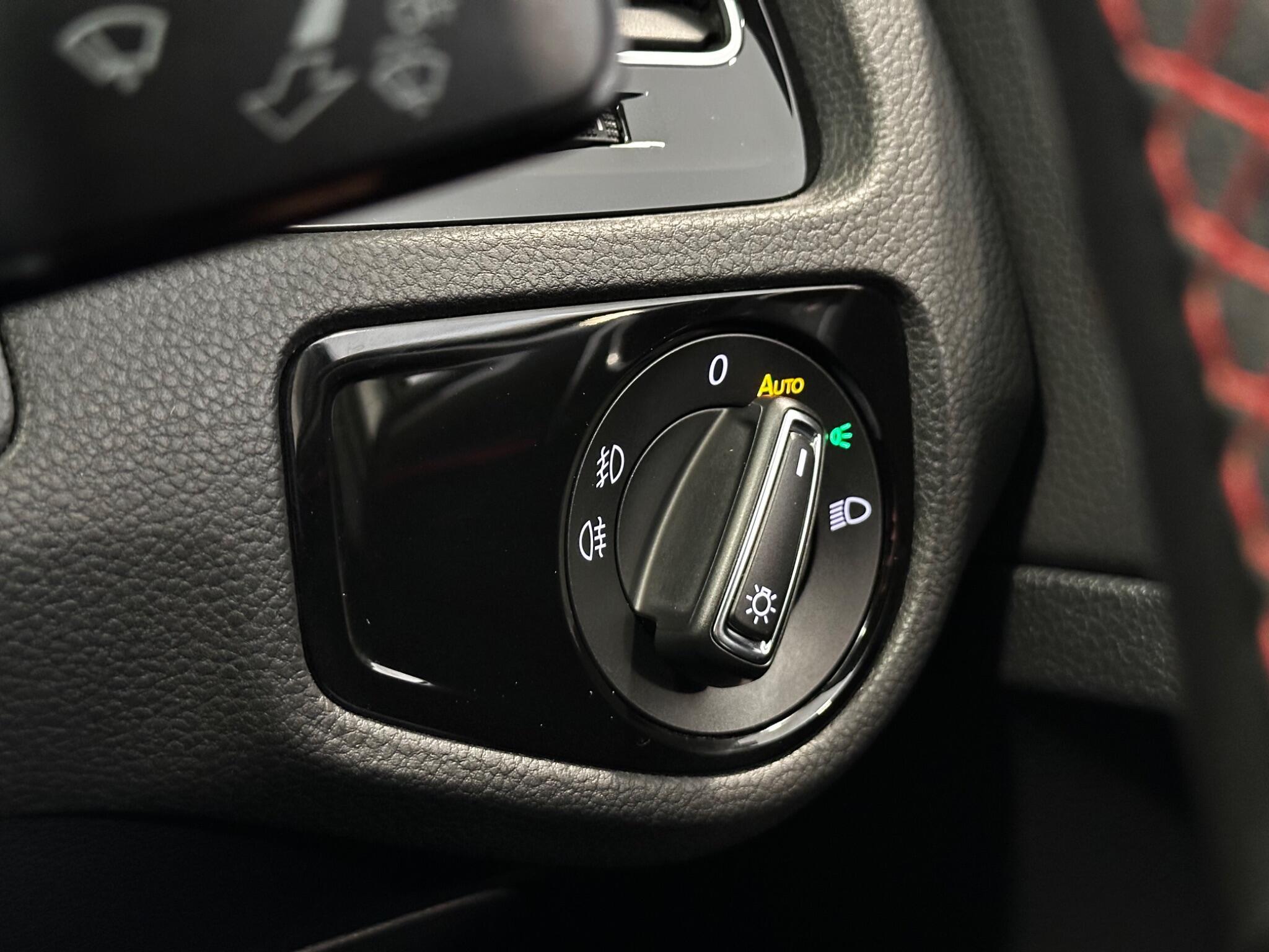 Volkswagen Golf - Image 15