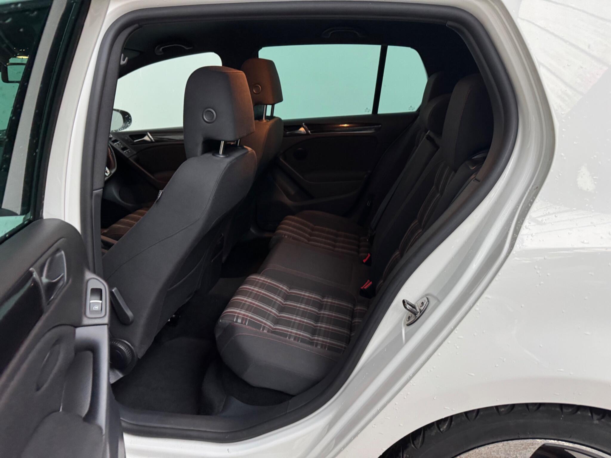 Volkswagen Golf - Image 10