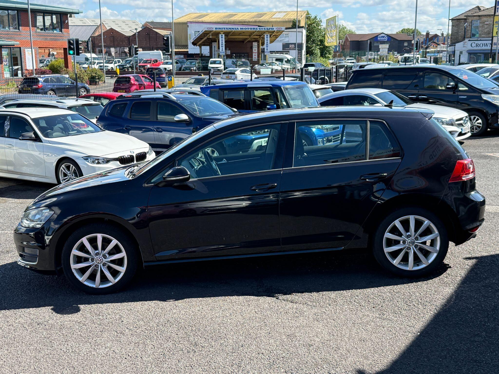Volkswagen Golf - Image 17