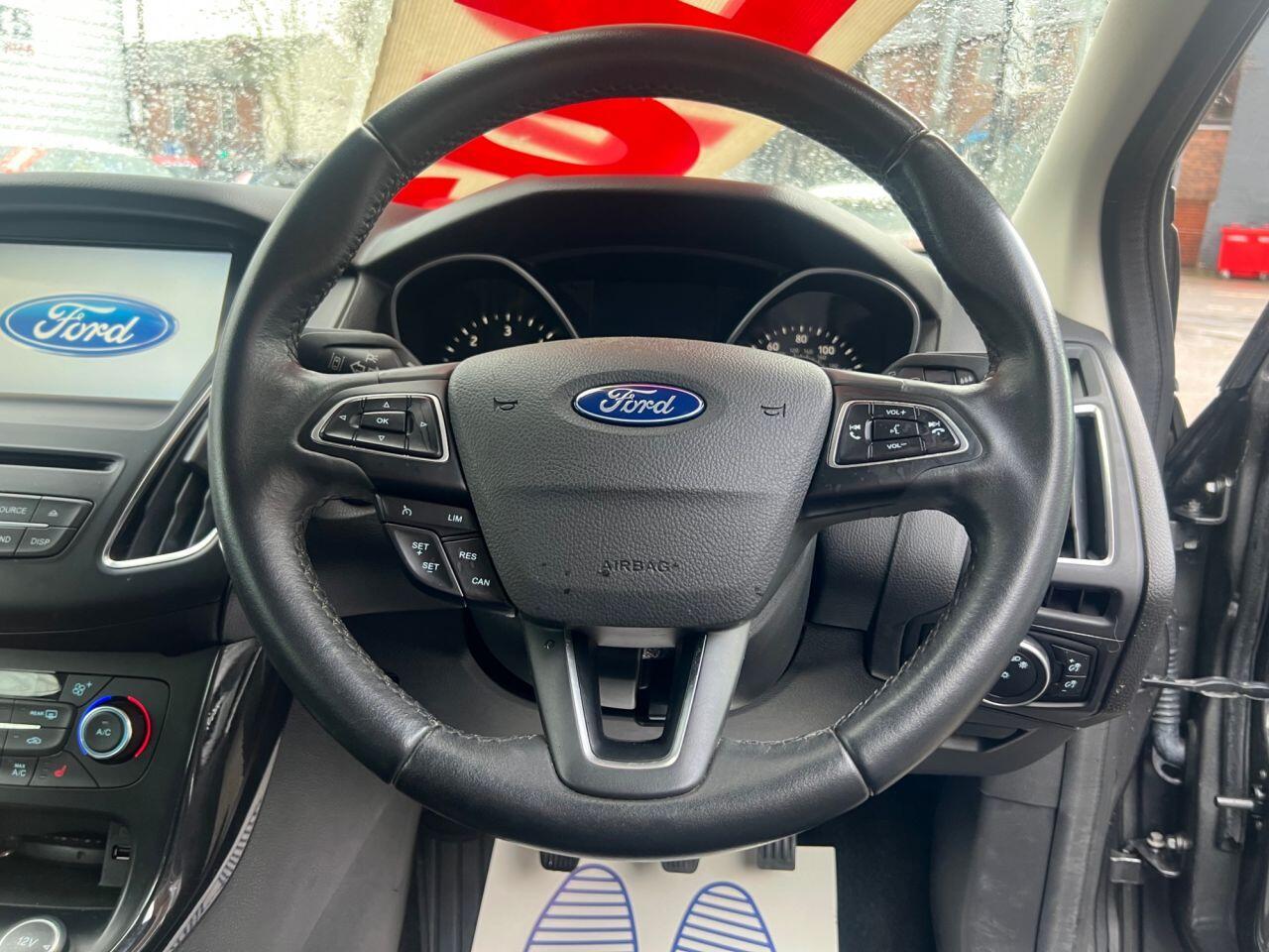 Ford Focus - Image 25