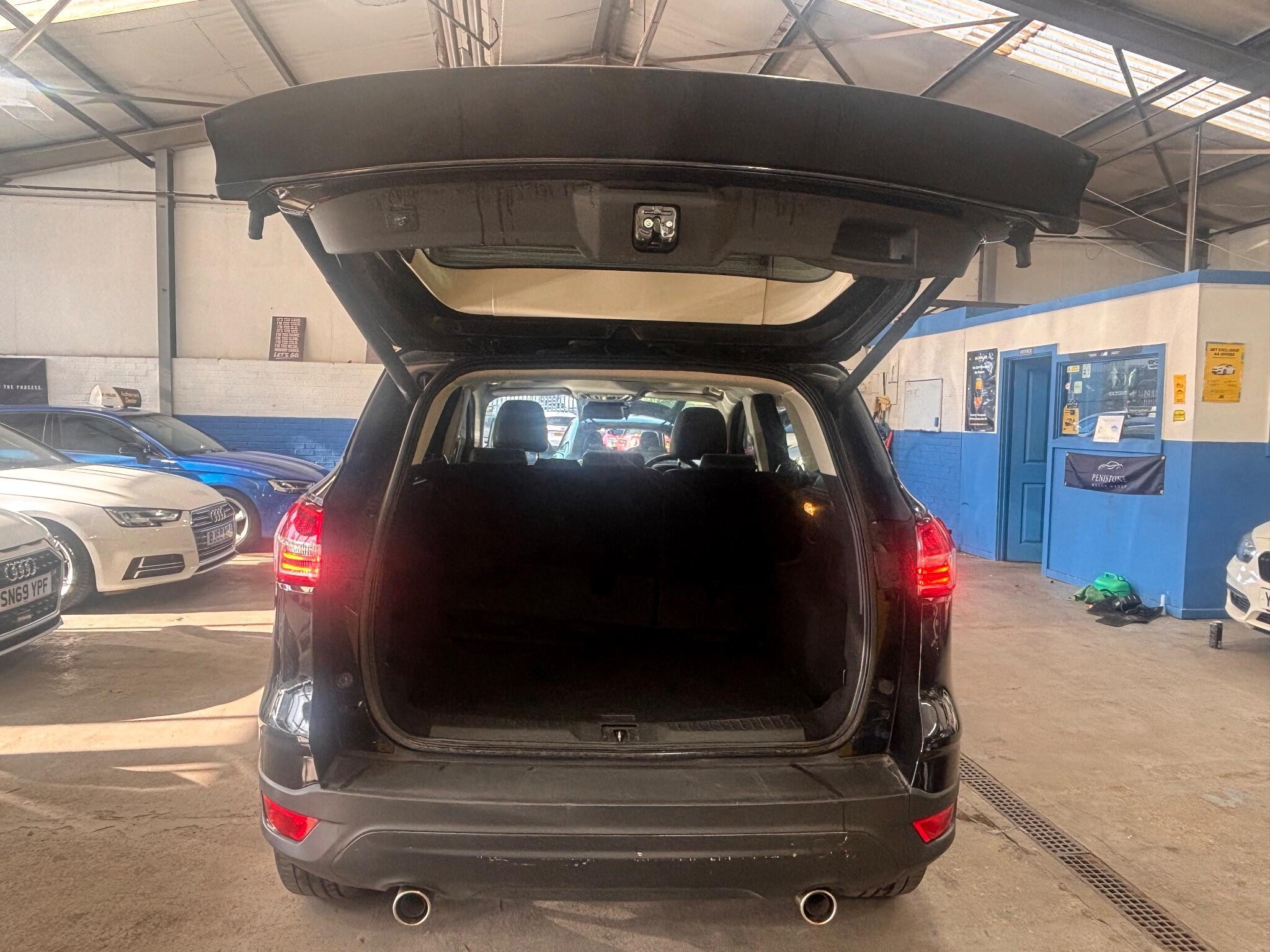 Ford Kuga - Image 26