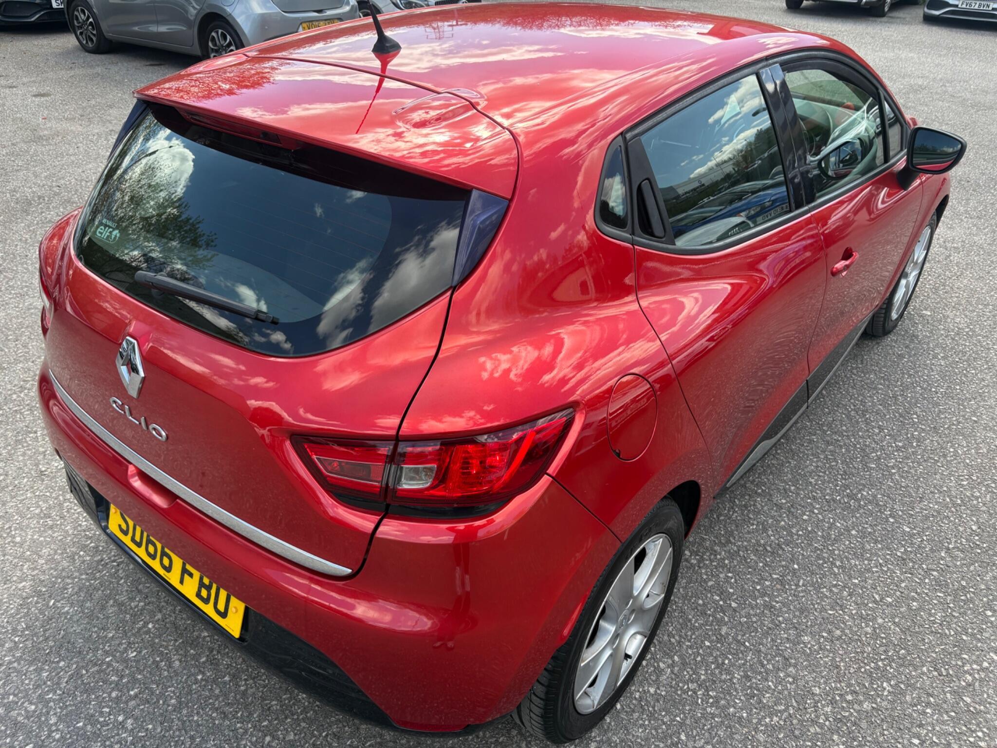 Renault Clio - Image 20