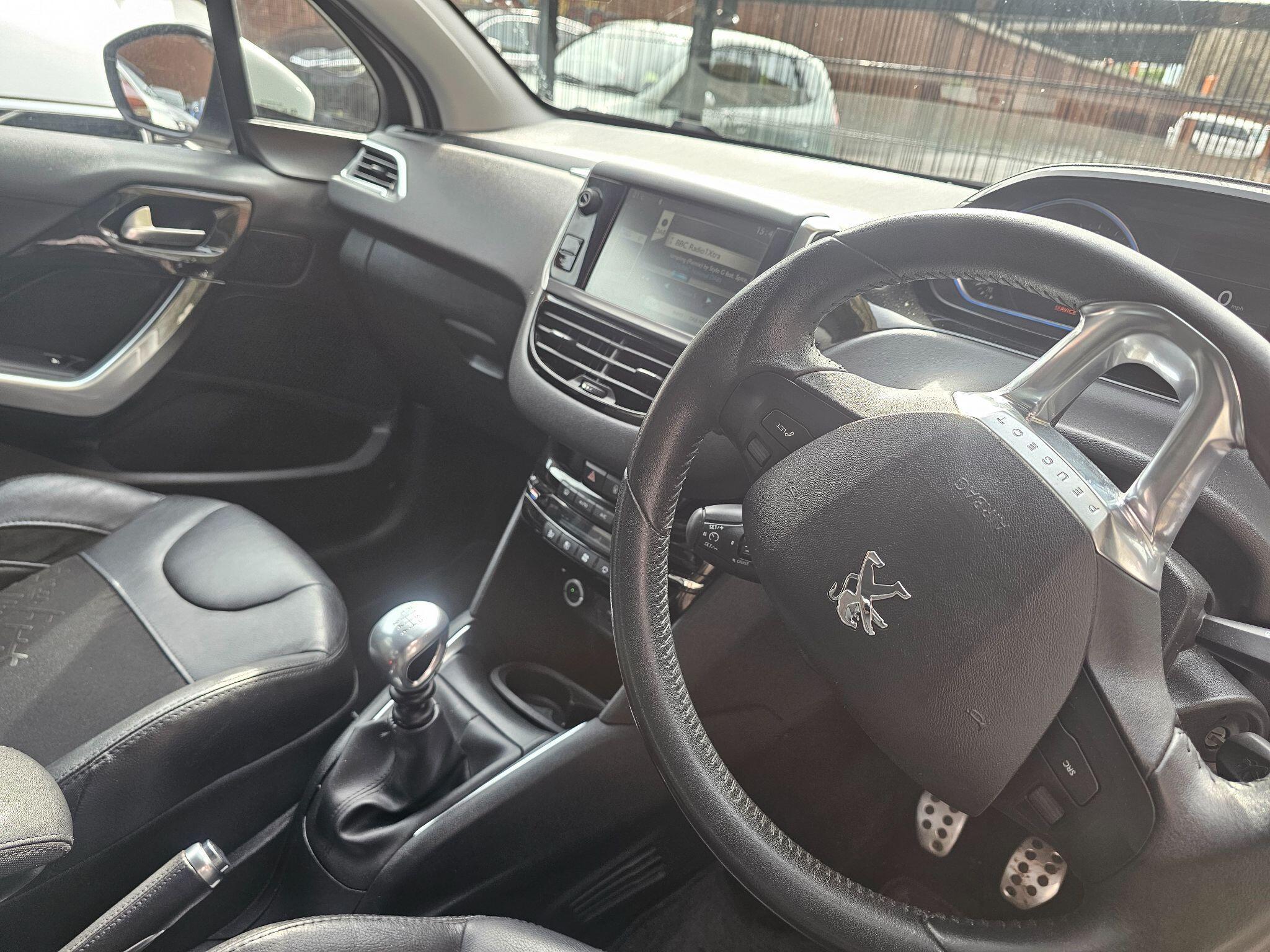 Peugeot 208 - Image 13