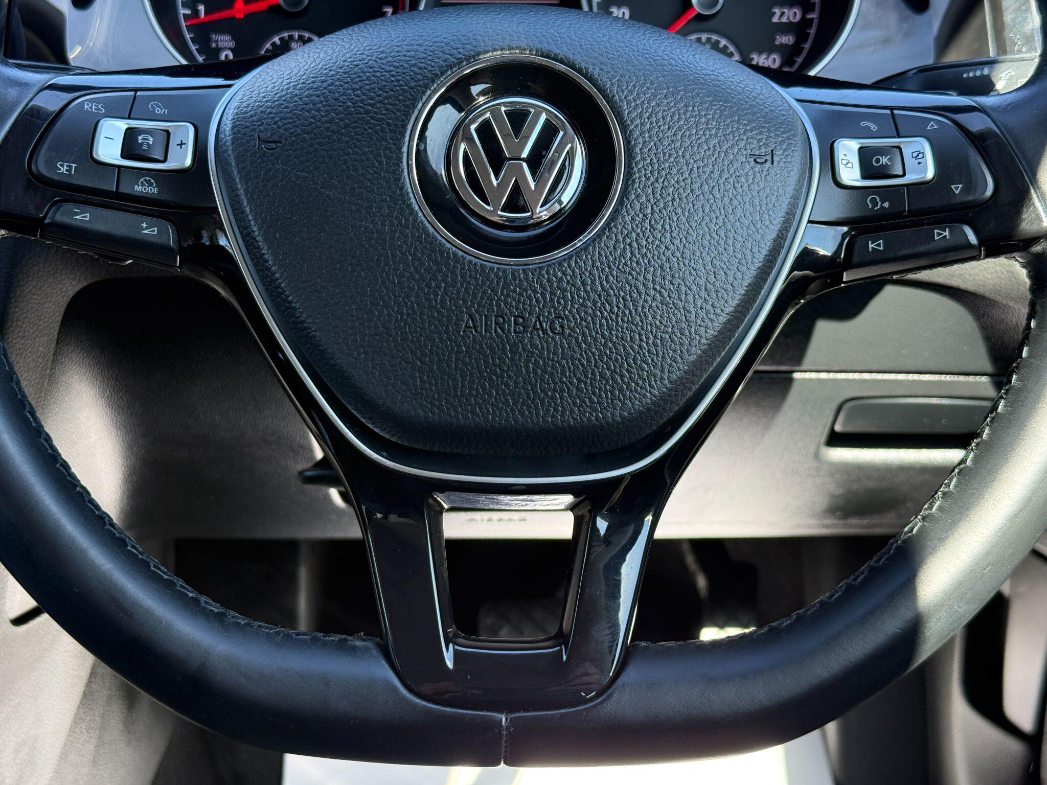 Volkswagen Golf - Image 38