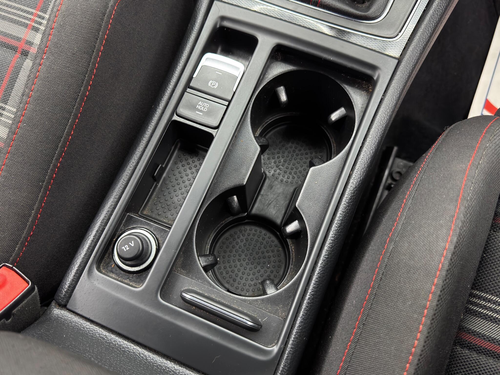 Volkswagen Golf - Image 24