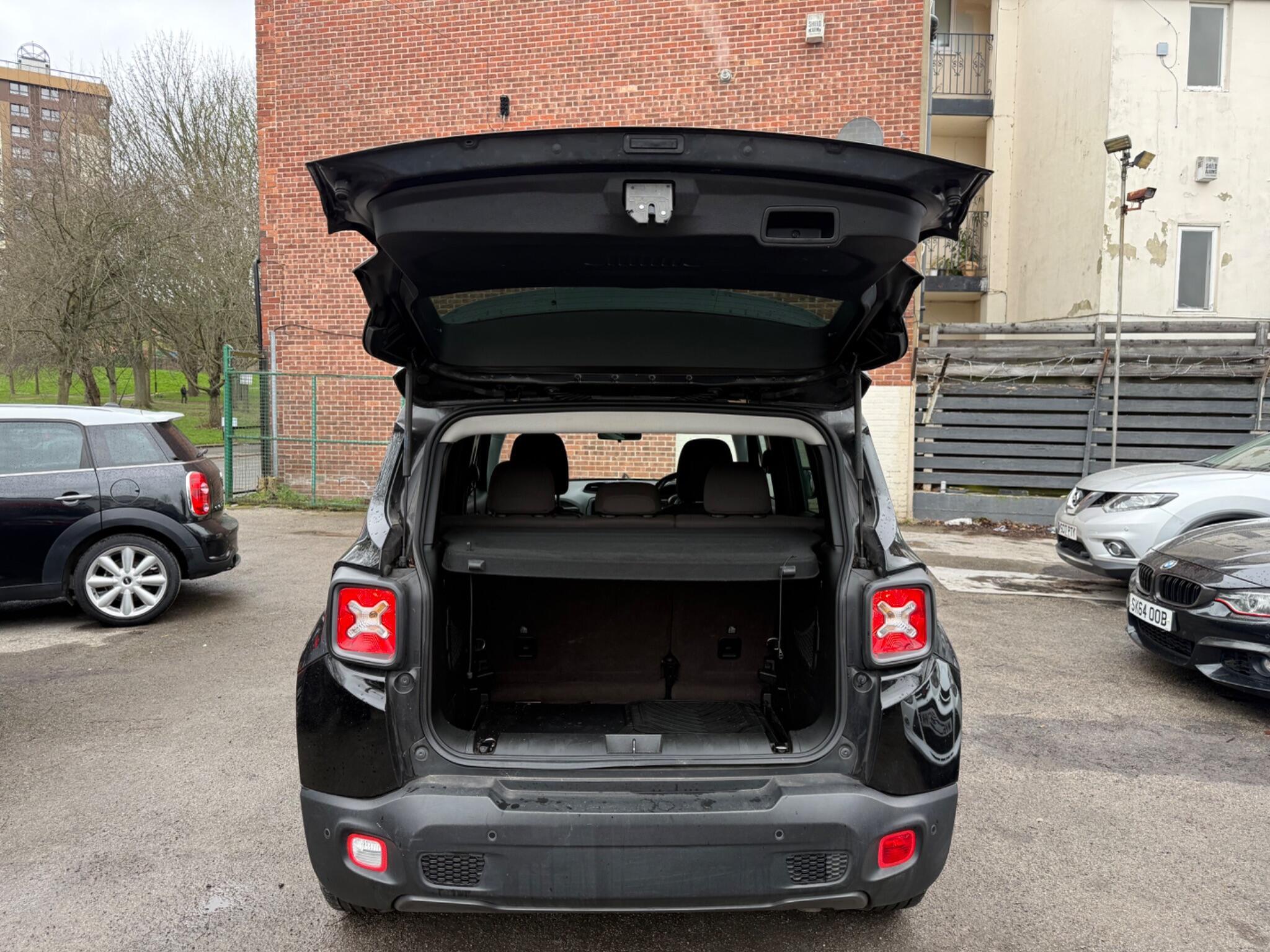 Jeep Renegade - Image 25