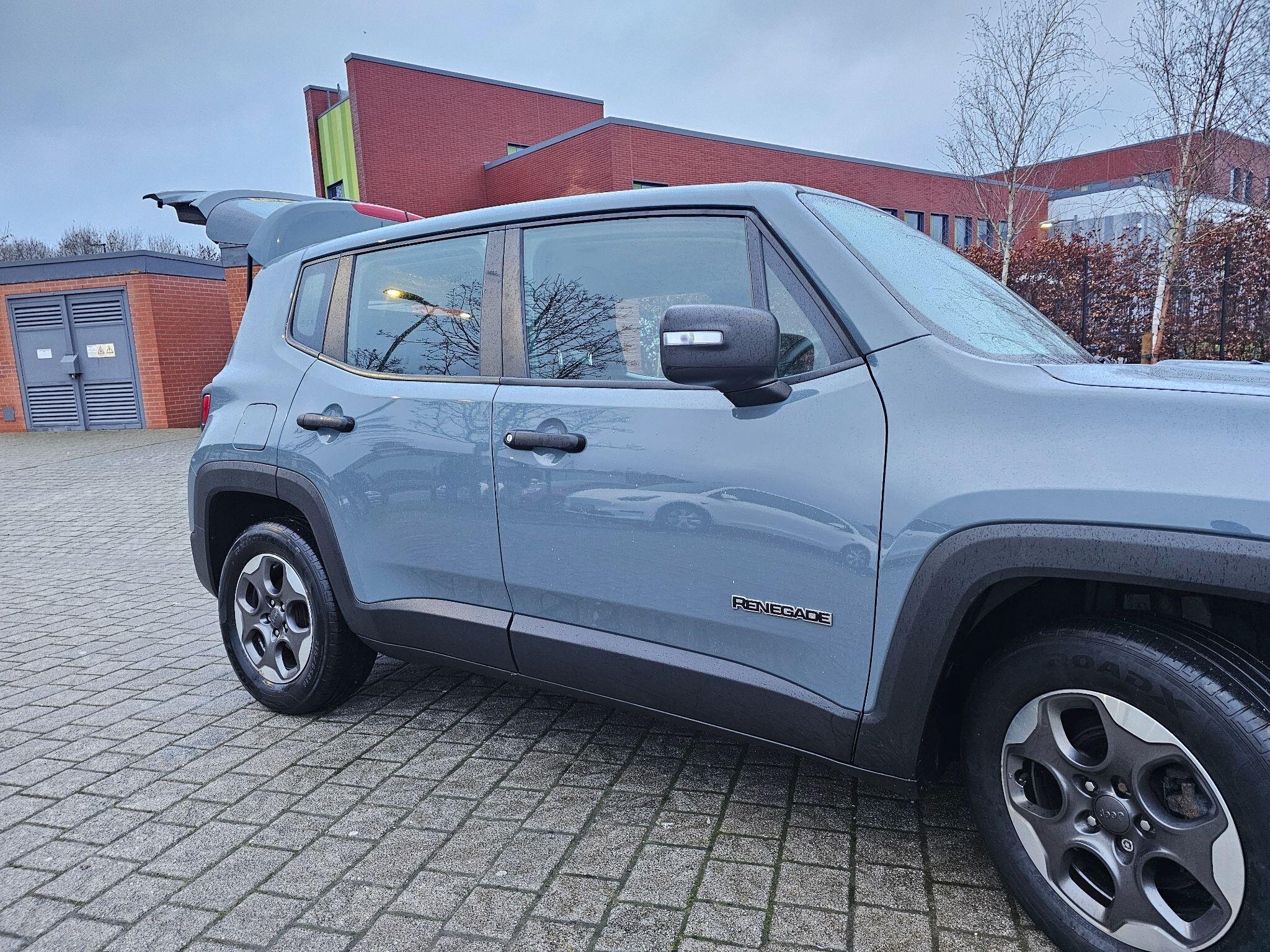 Jeep Renegade - Image 10