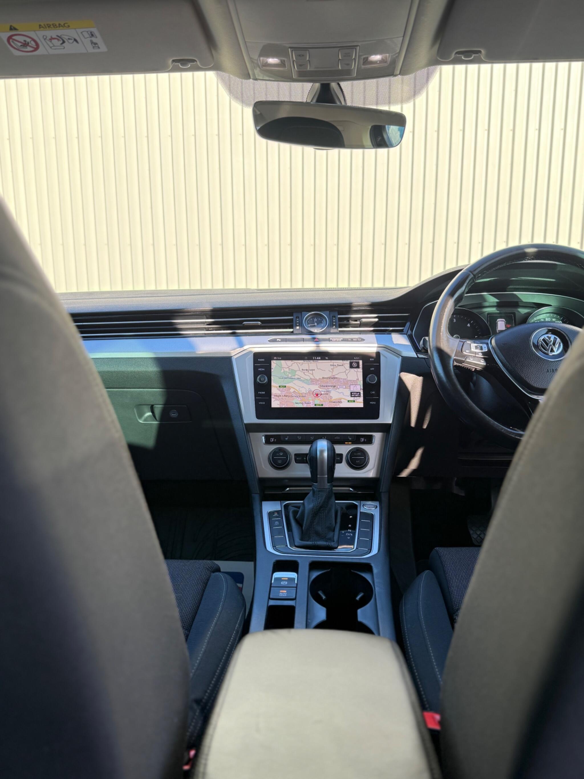 Volkswagen Passat - Image 32