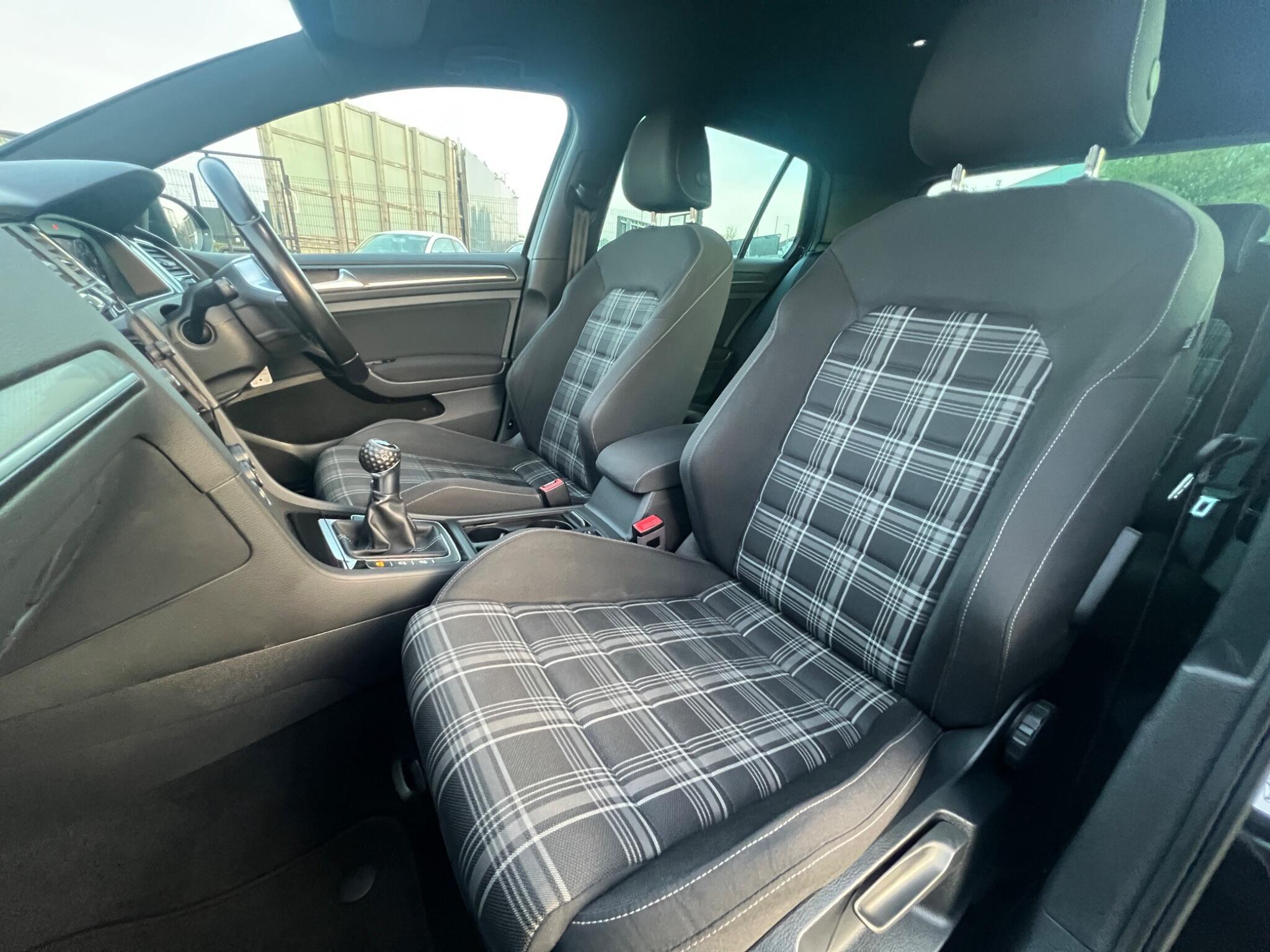 Volkswagen Golf - Image 12