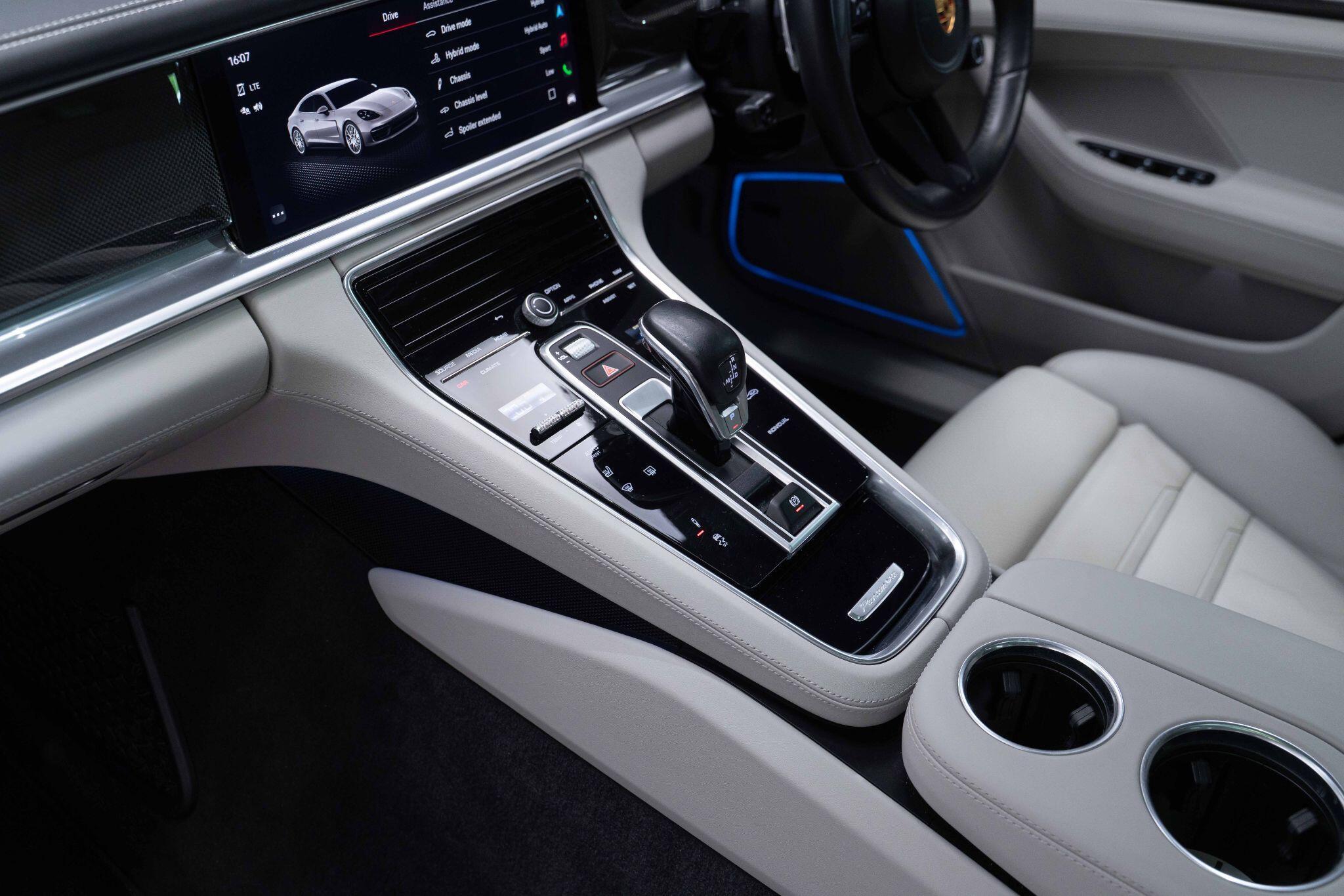 Porsche Panamera - Image 10