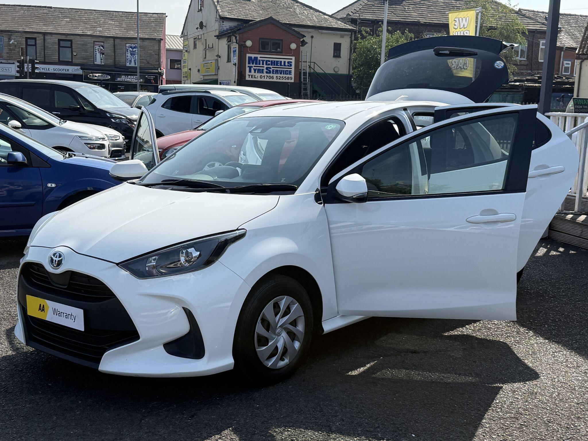 Toyota Yaris - Image 18