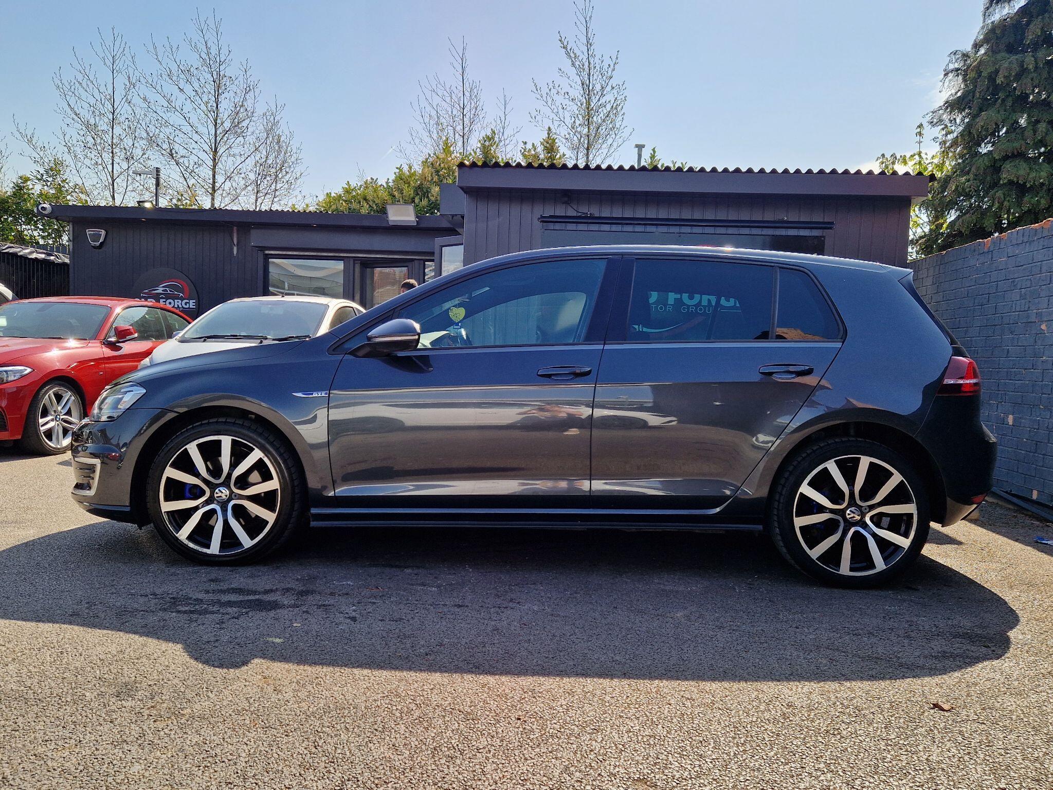 Volkswagen Golf - Image 6