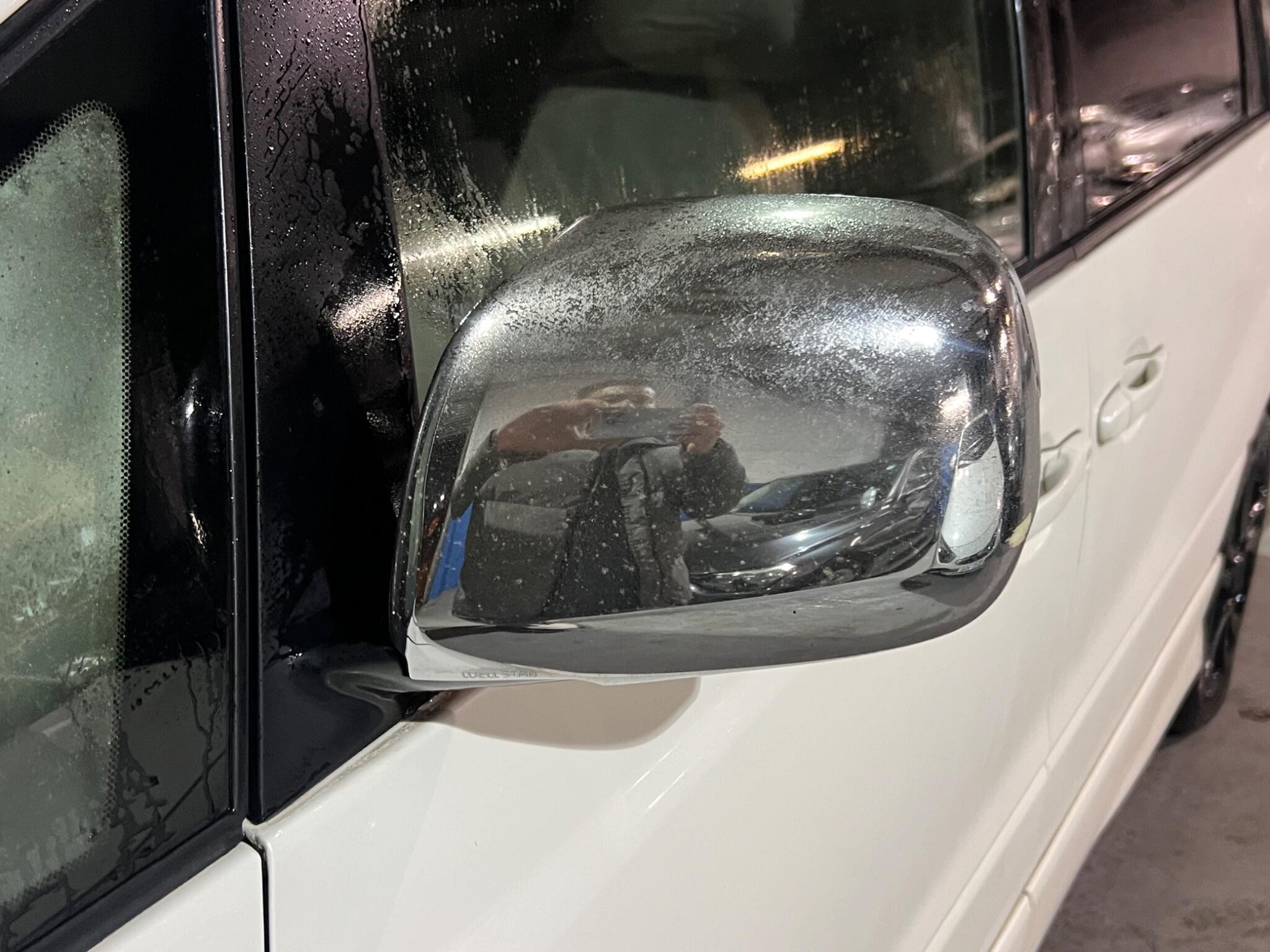 Toyota Estima - Image 32