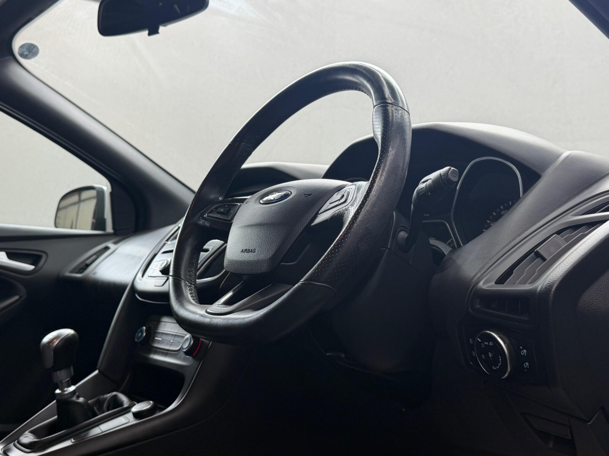 Ford Focus - Image 16