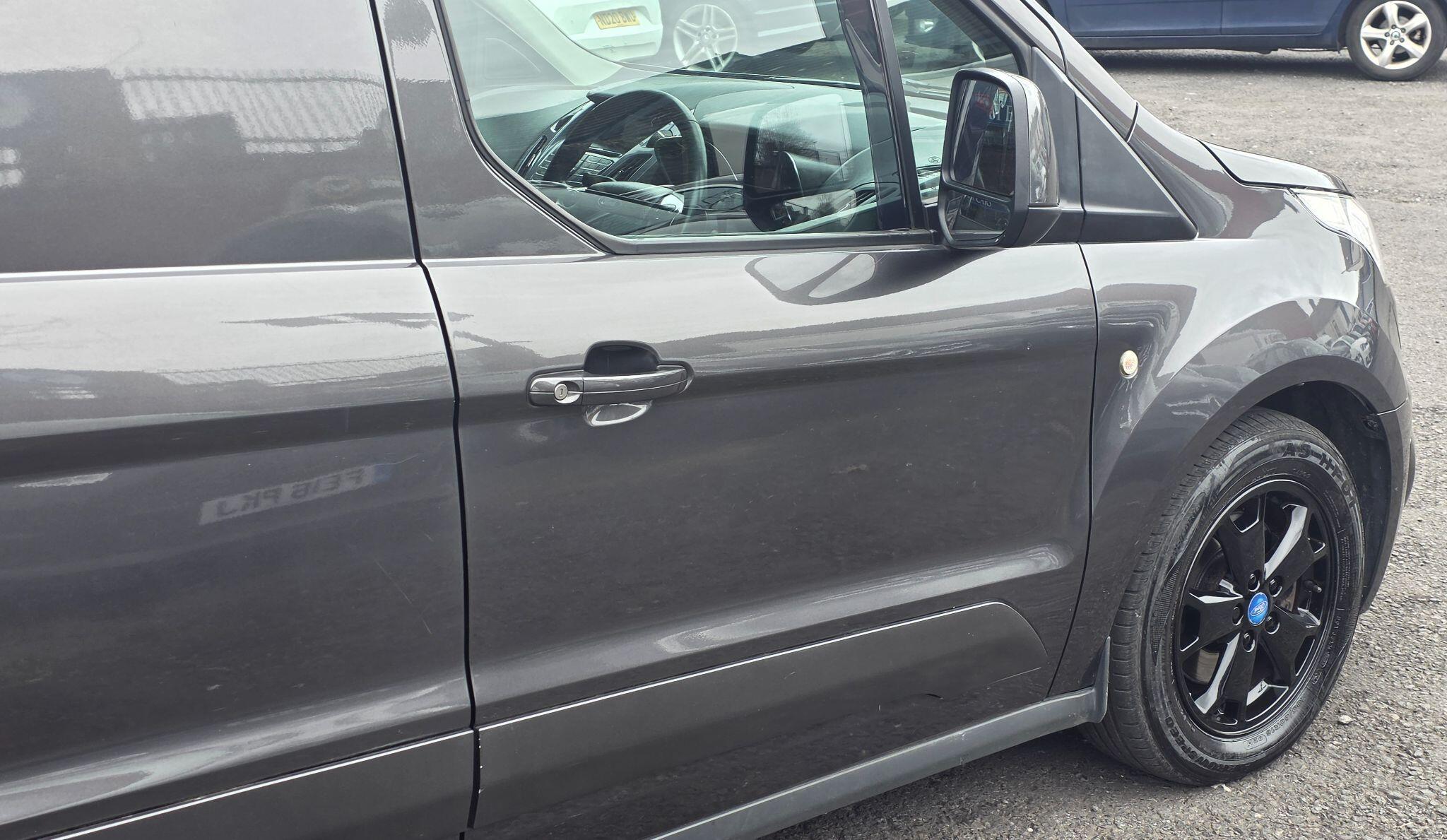 Ford Transit Connect - Image 10
