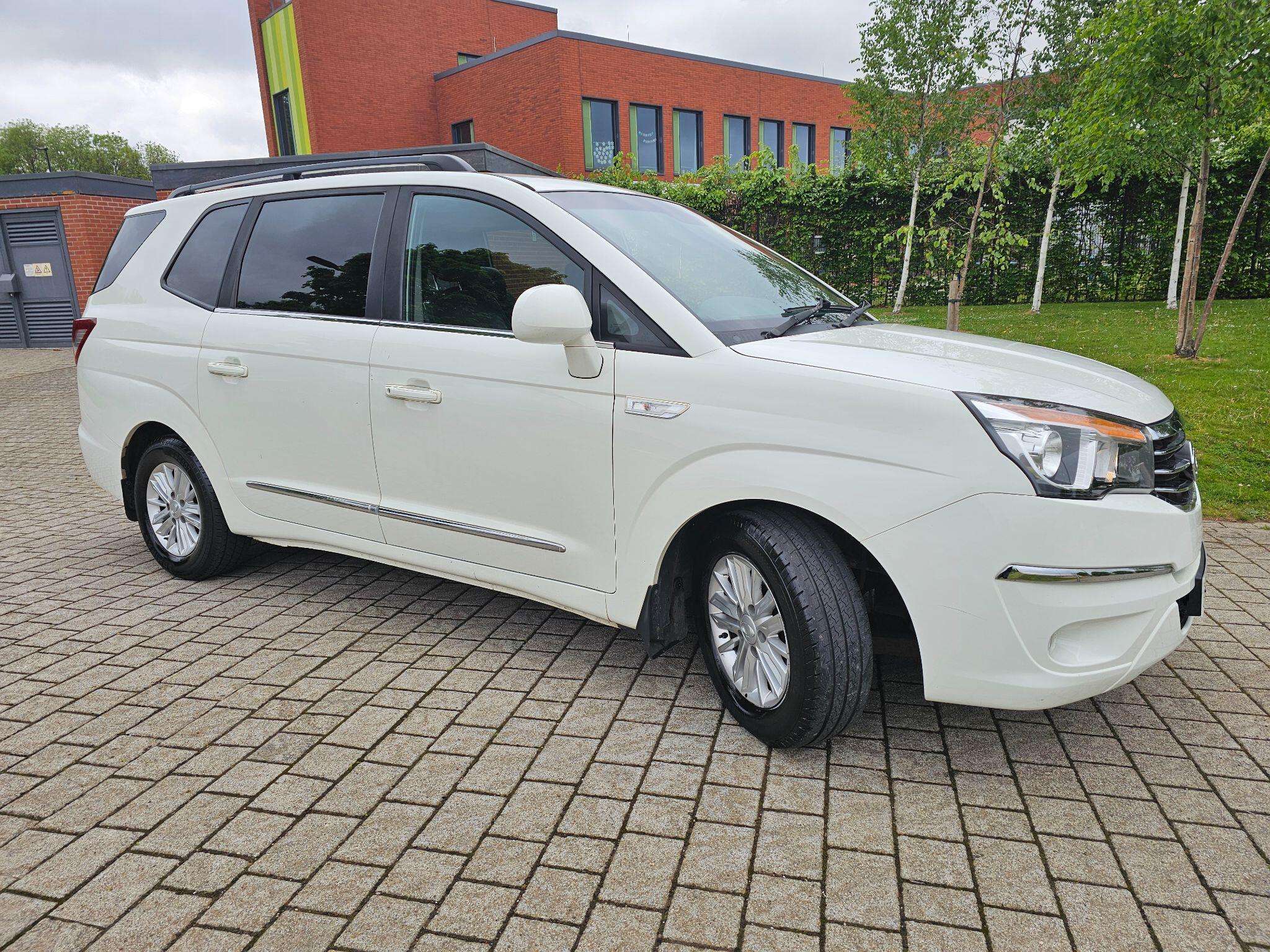 Ssangyong Turismo - Image 8