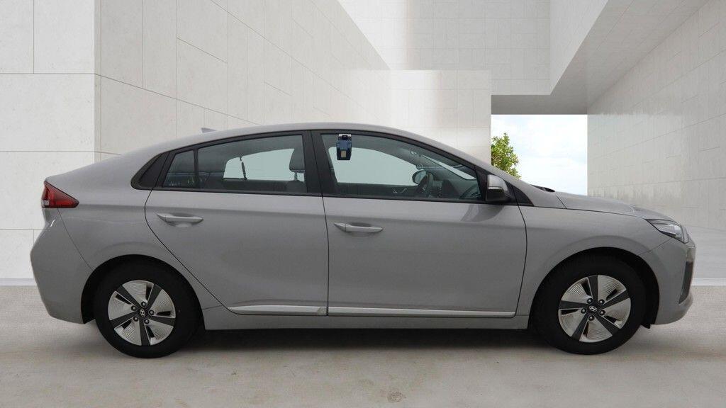 Hyundai Ioniq - Image 8
