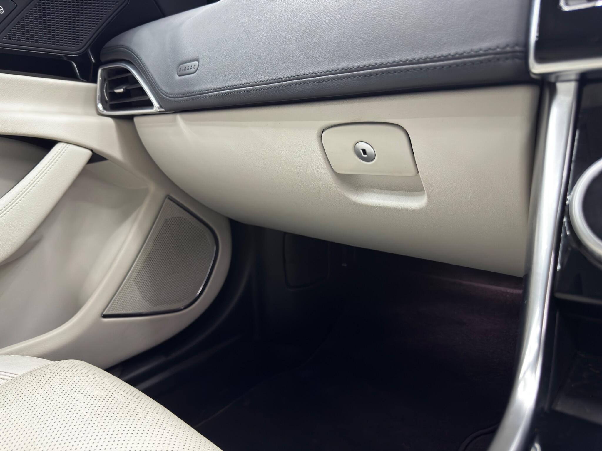 Jaguar XE - Image 36