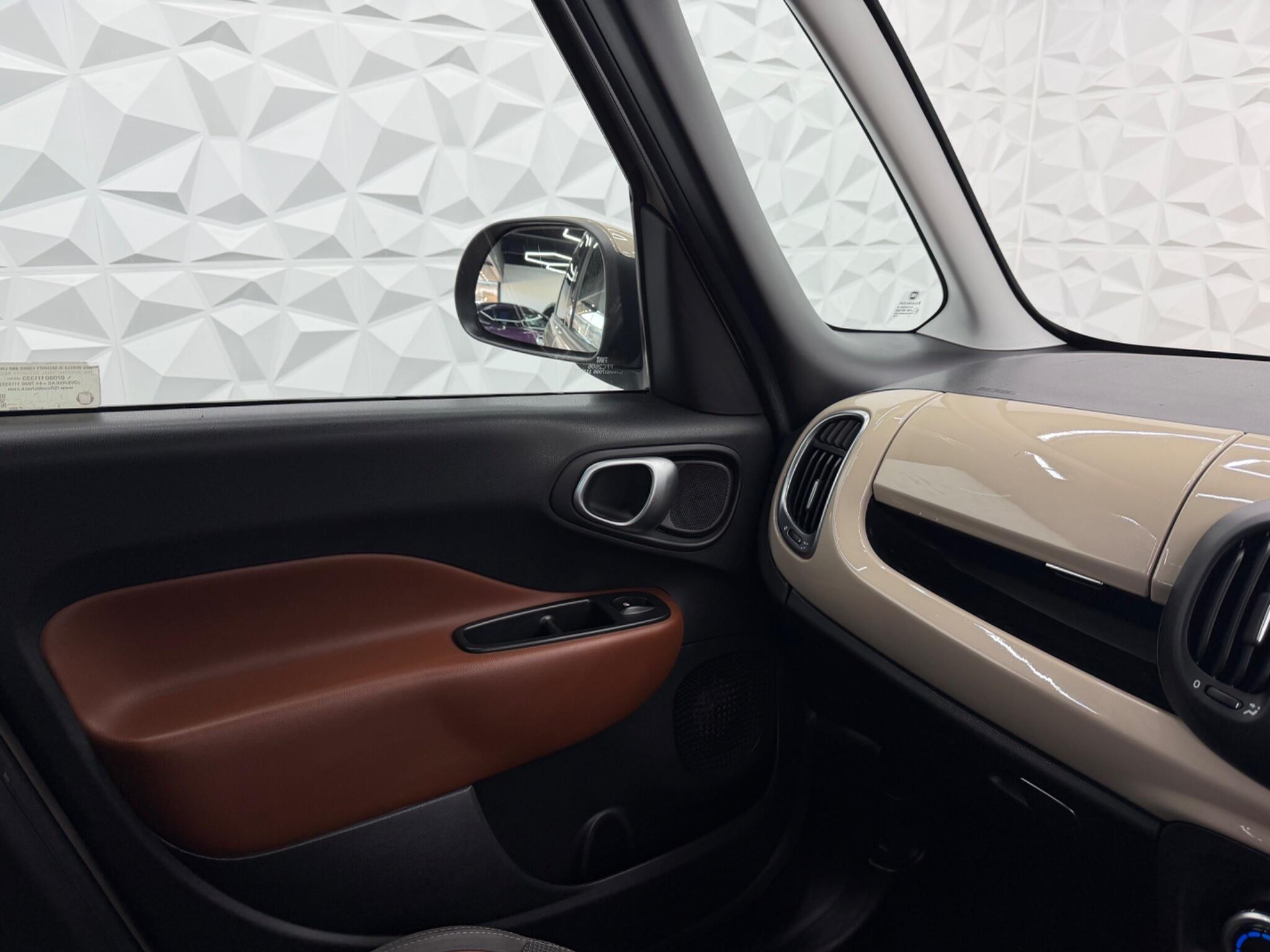 Fiat 500L - Image 21
