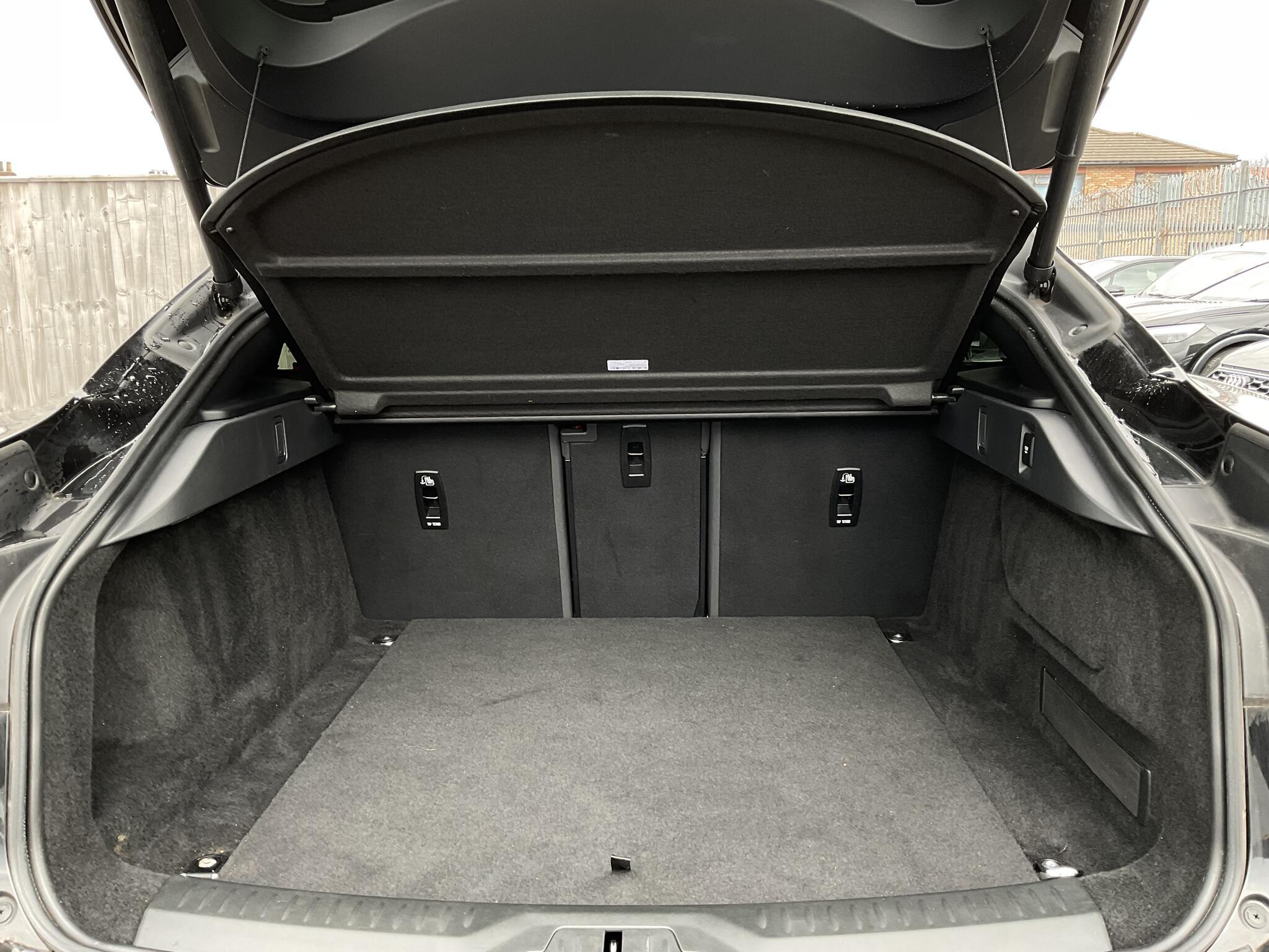 Jaguar I-Pace - Image 19