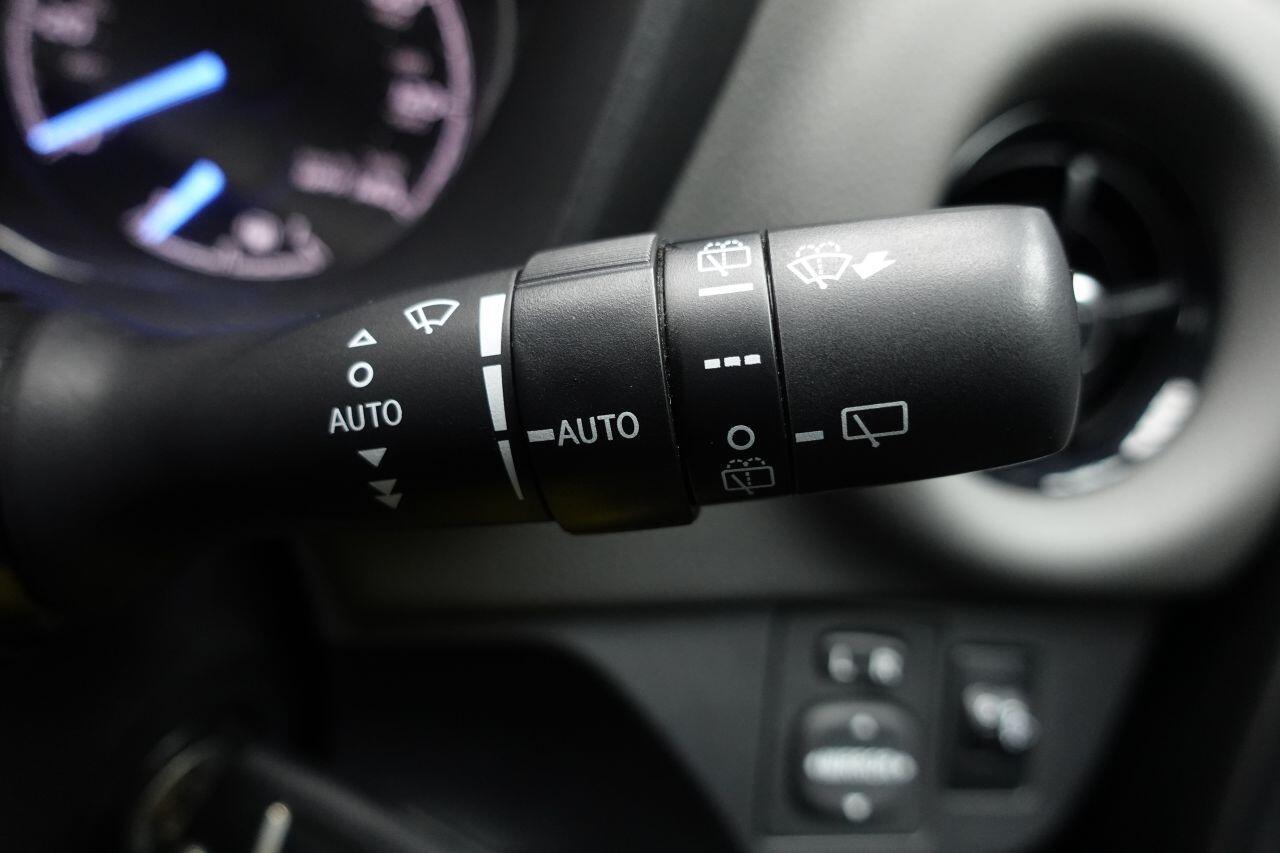 Toyota Yaris - Image 14