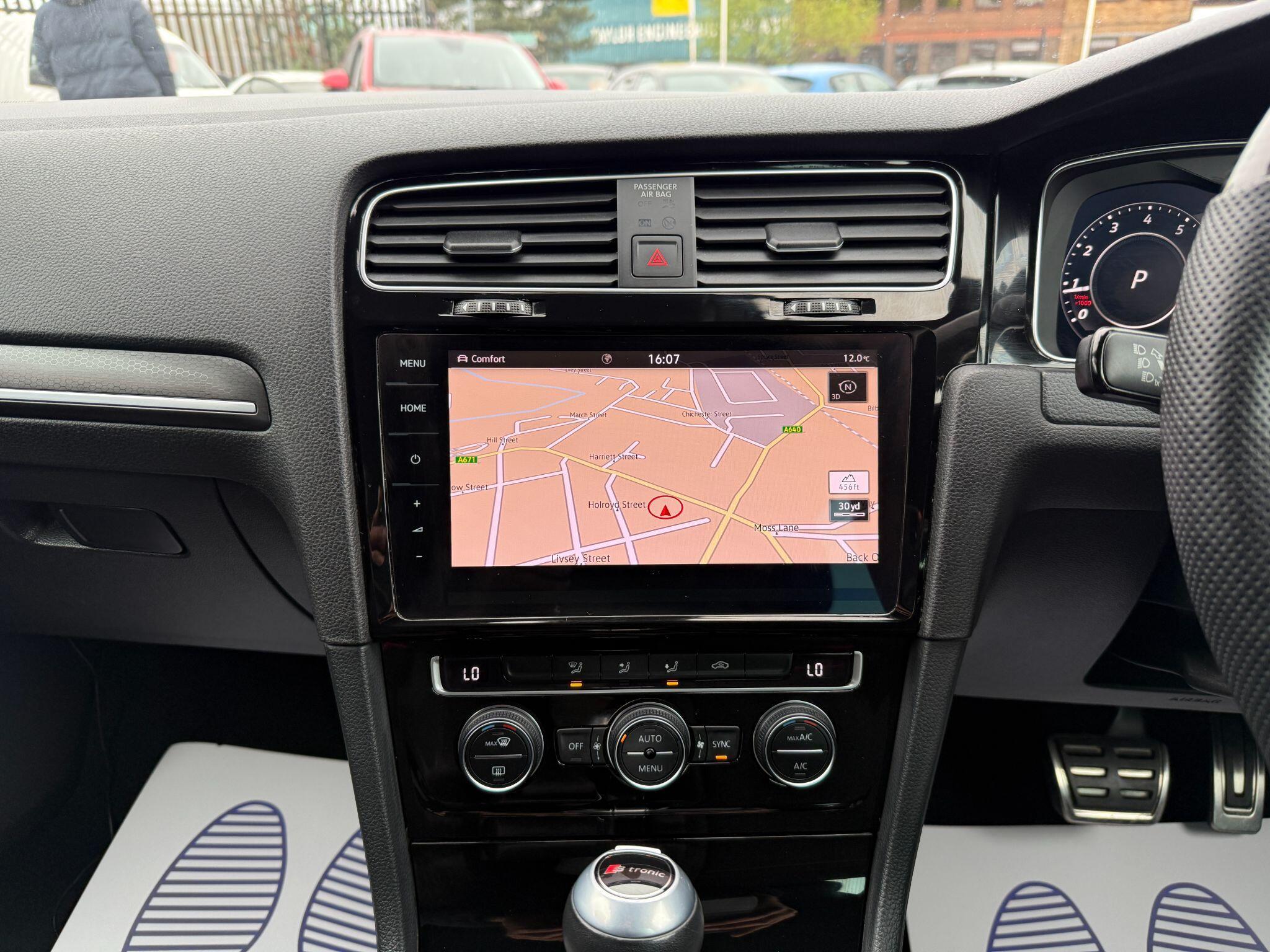 Volkswagen Golf - Image 44