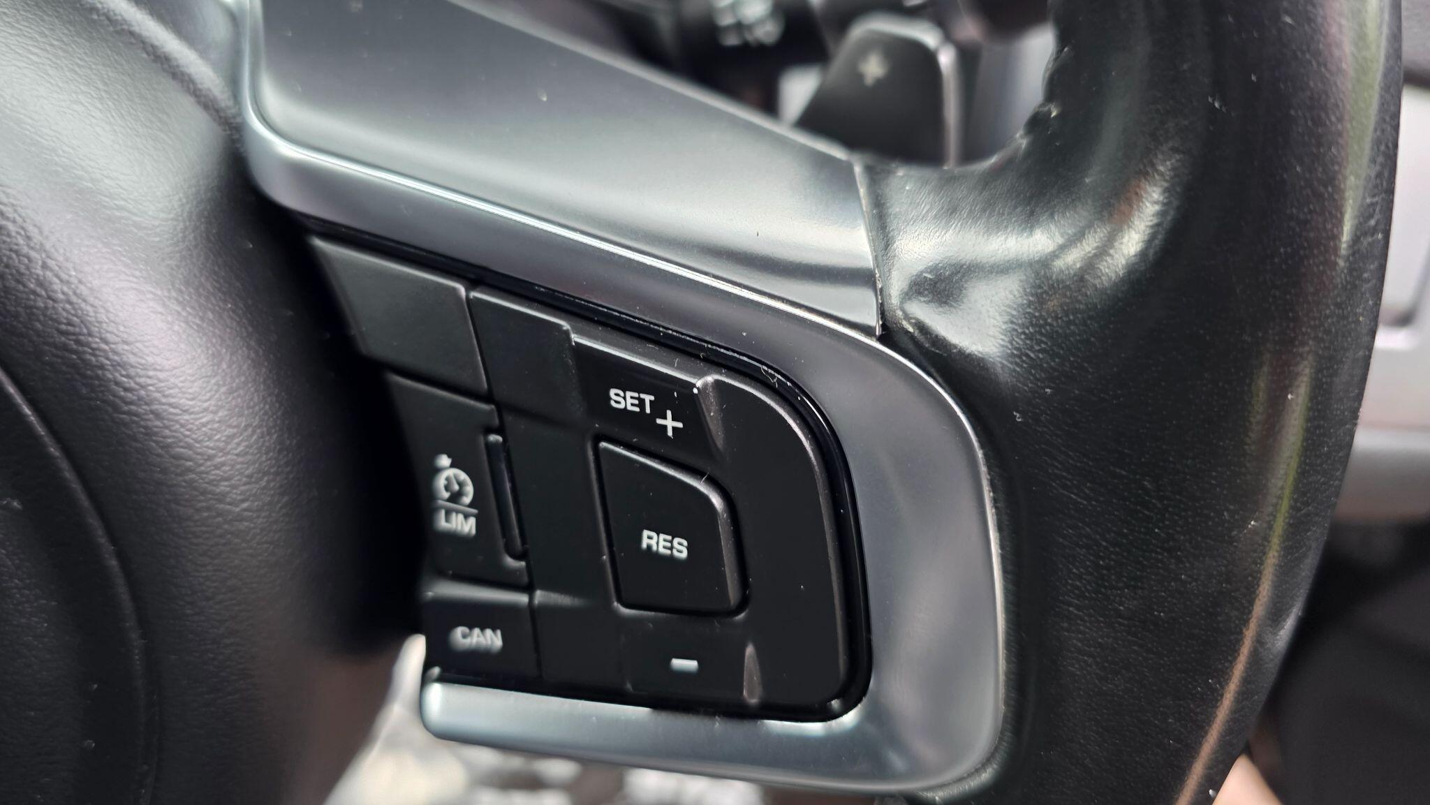 Jaguar XF - Image 30