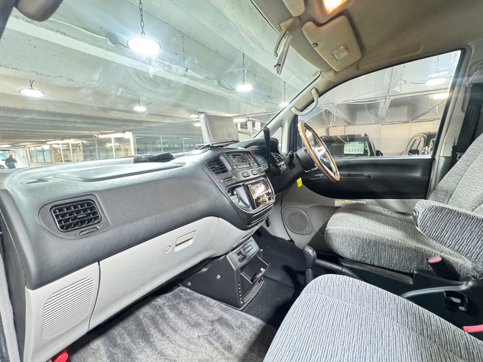 Mitsubishi Delica - Image 11