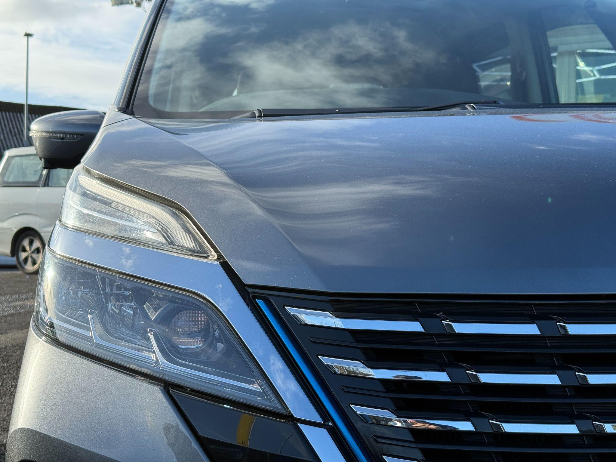 Nissan Serena - Image 13