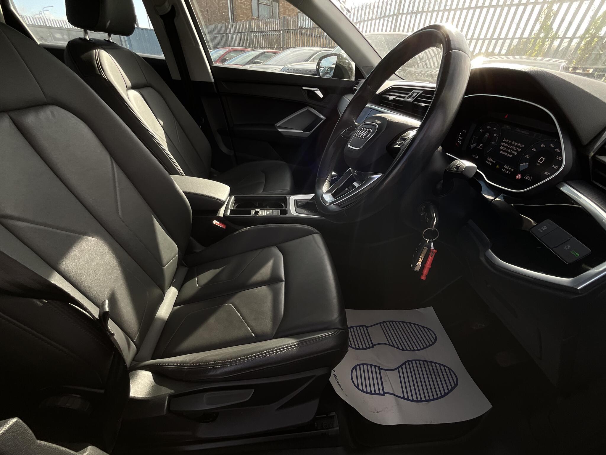 Audi Q3 - Image 9