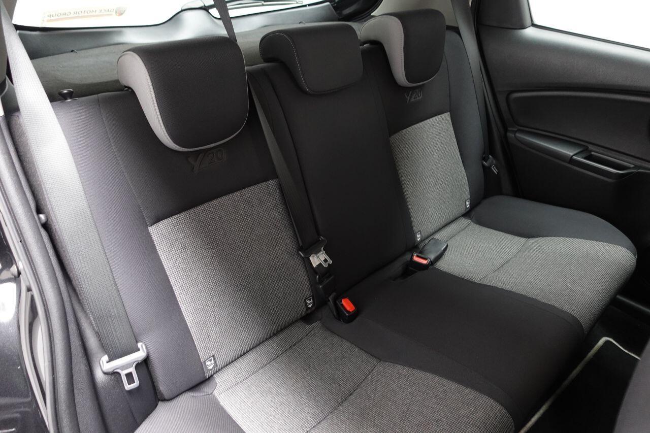 Toyota Yaris - Image 18