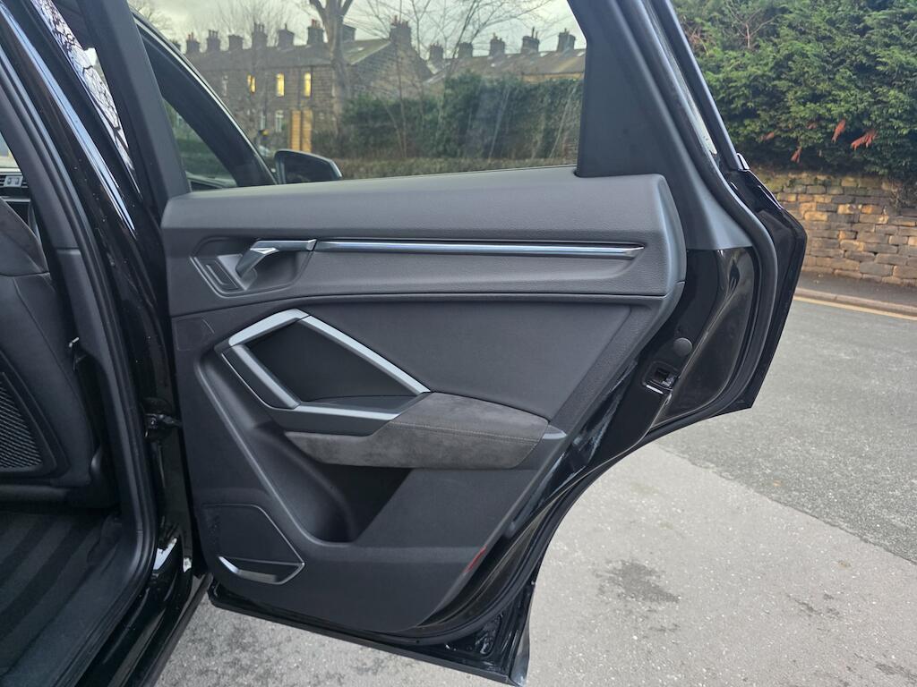 Audi RS Q3 - Image 25