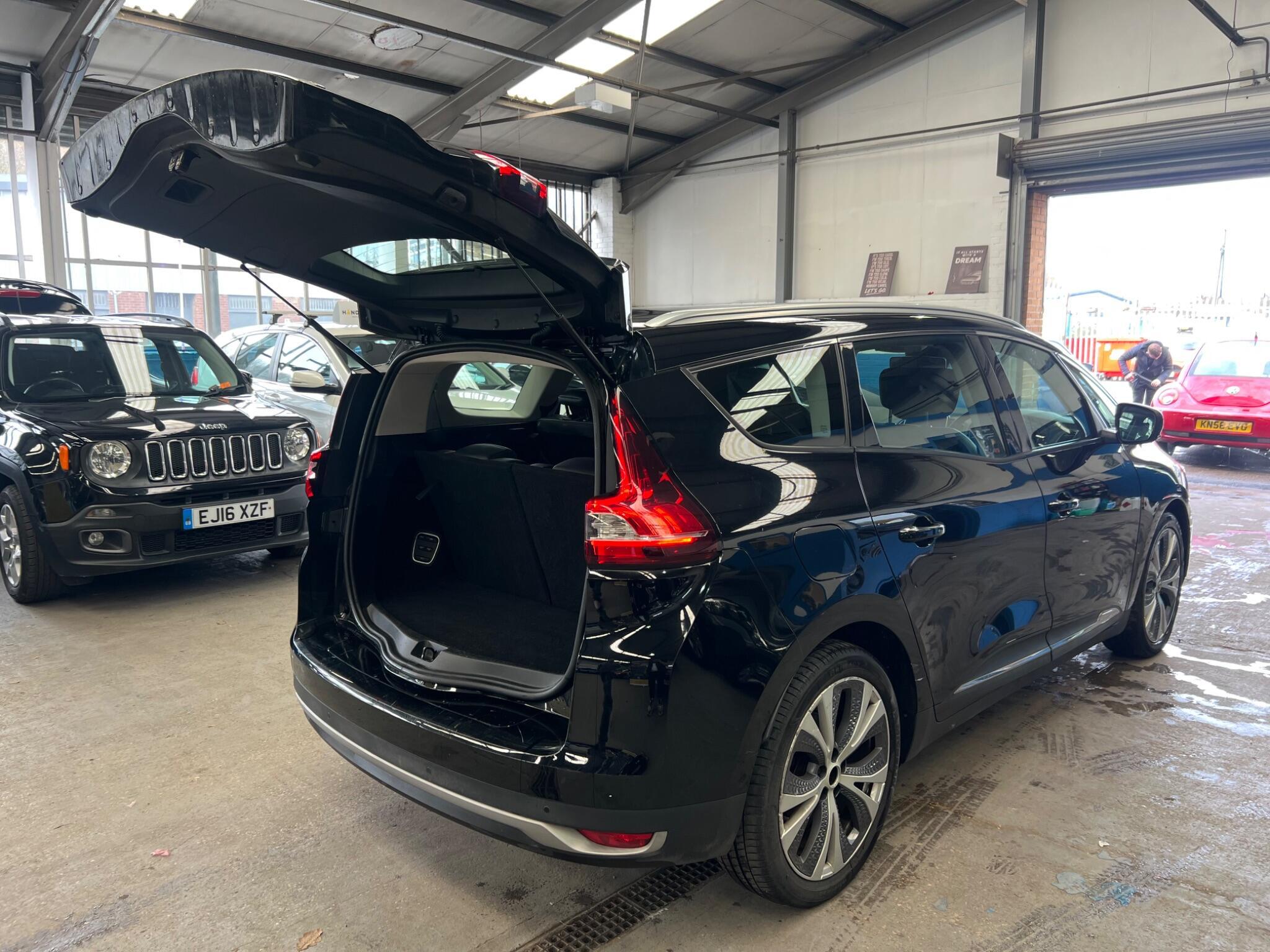 Renault Grand Scenic - Image 10