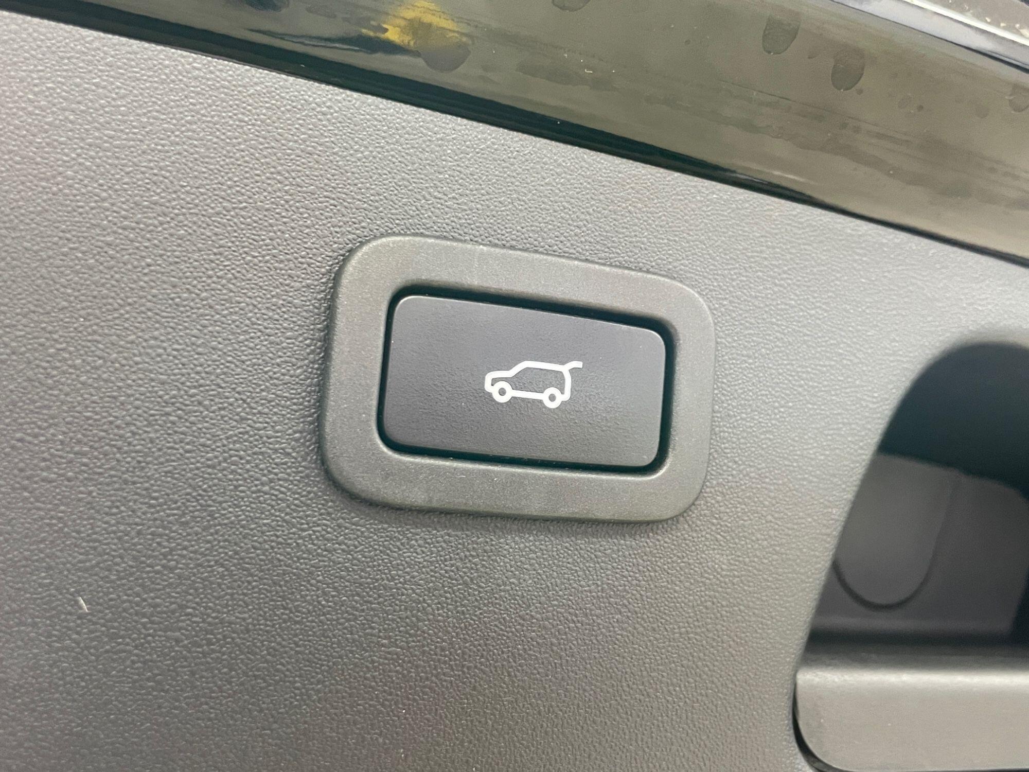 Jaguar E-Pace - Image 19