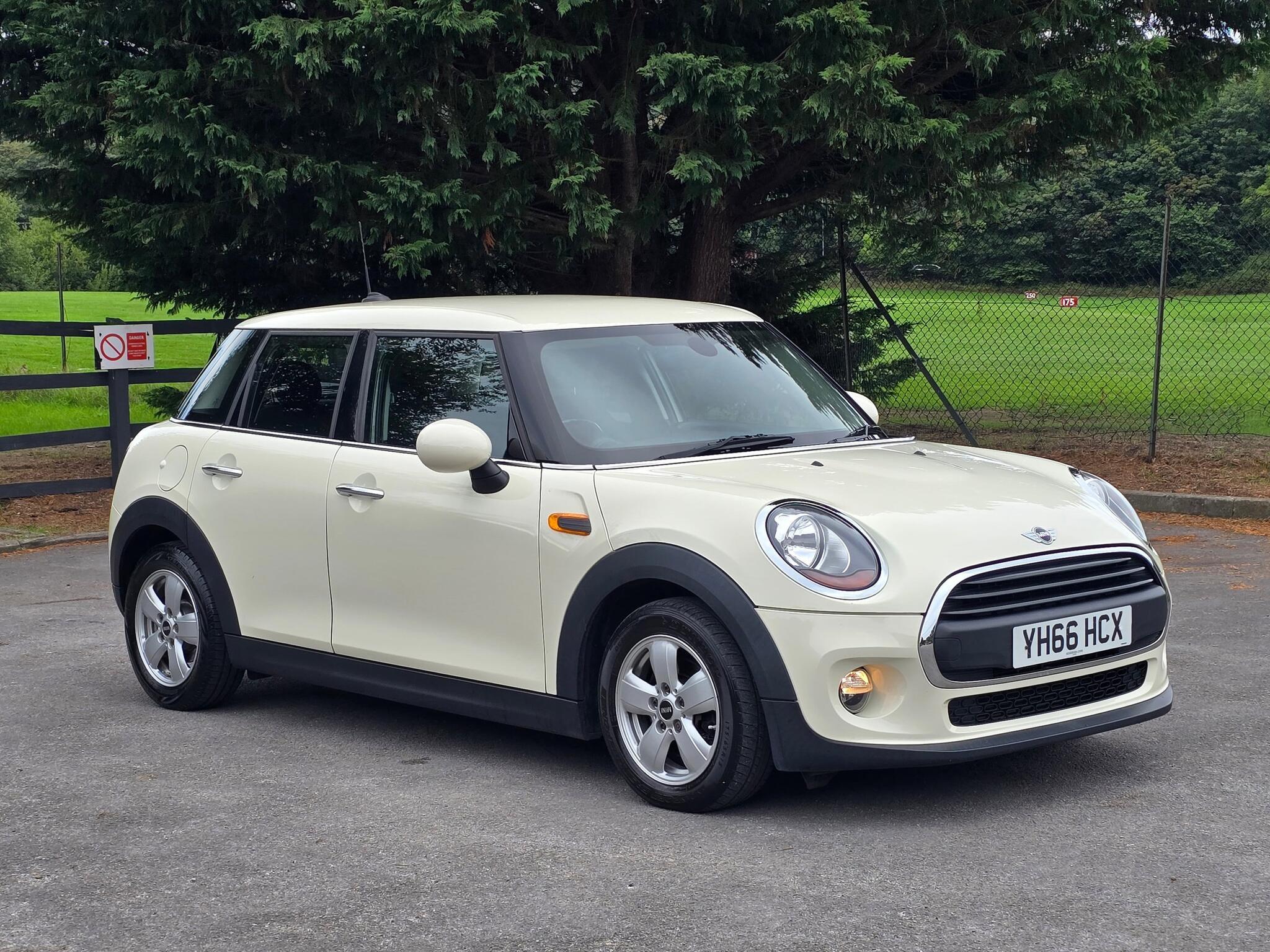 MINI Hatch - Image 16