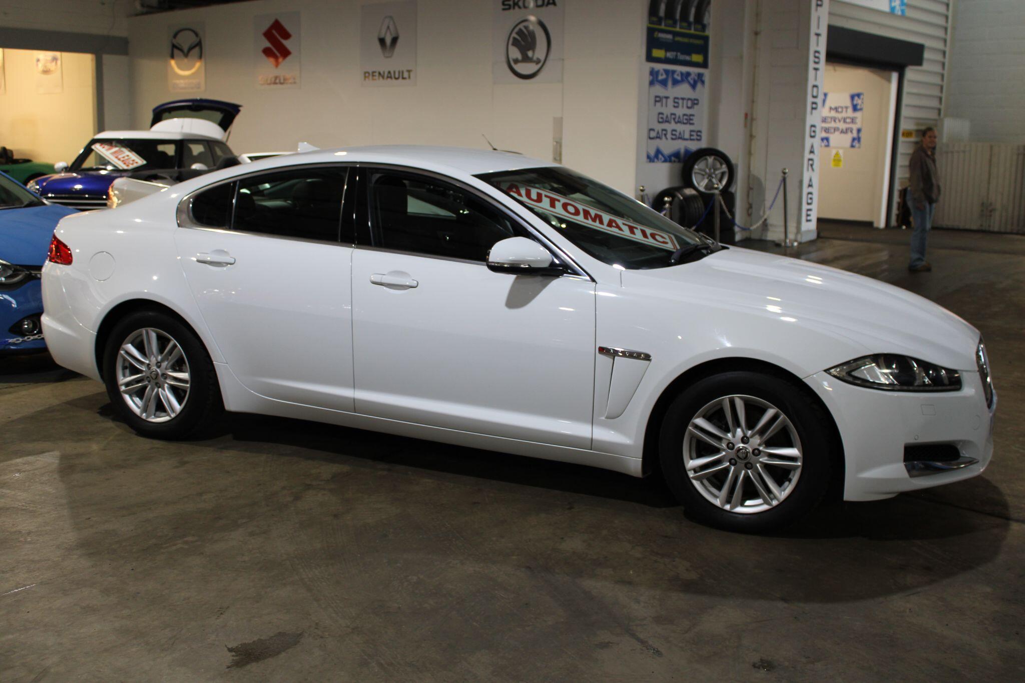 Jaguar XF - Image 18