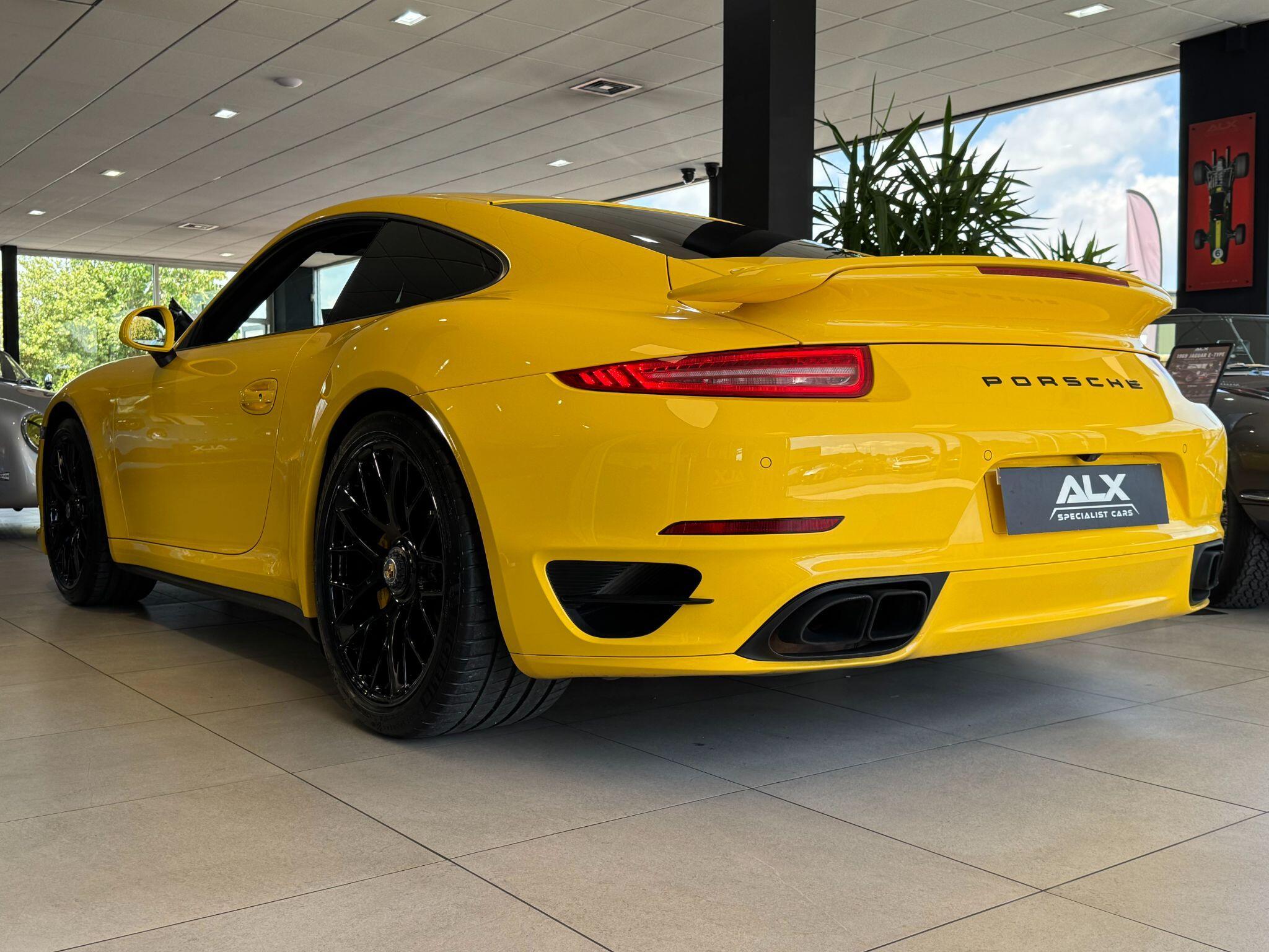 Porsche 911 - Image 18