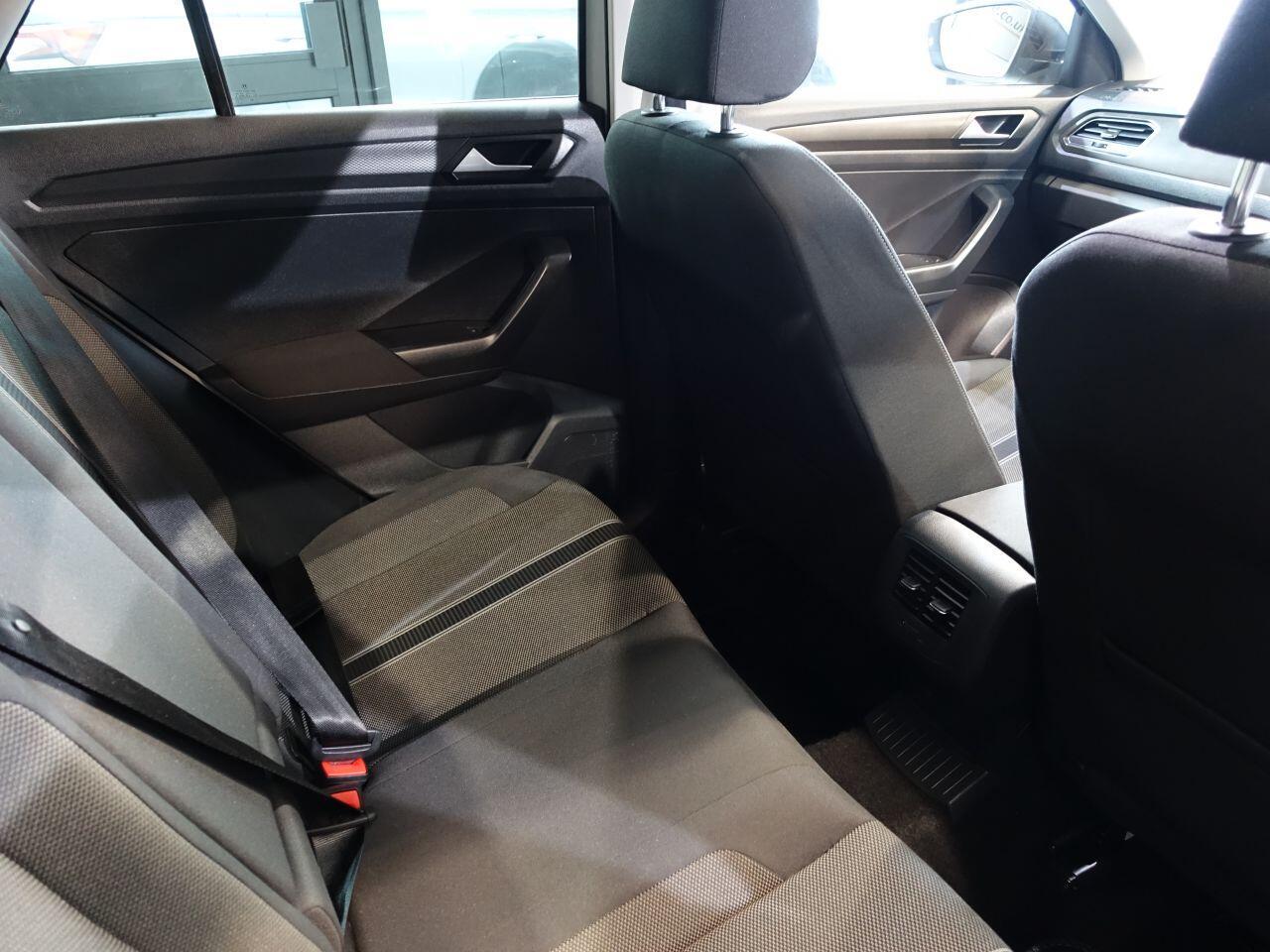 Volkswagen T-Roc - Image 21