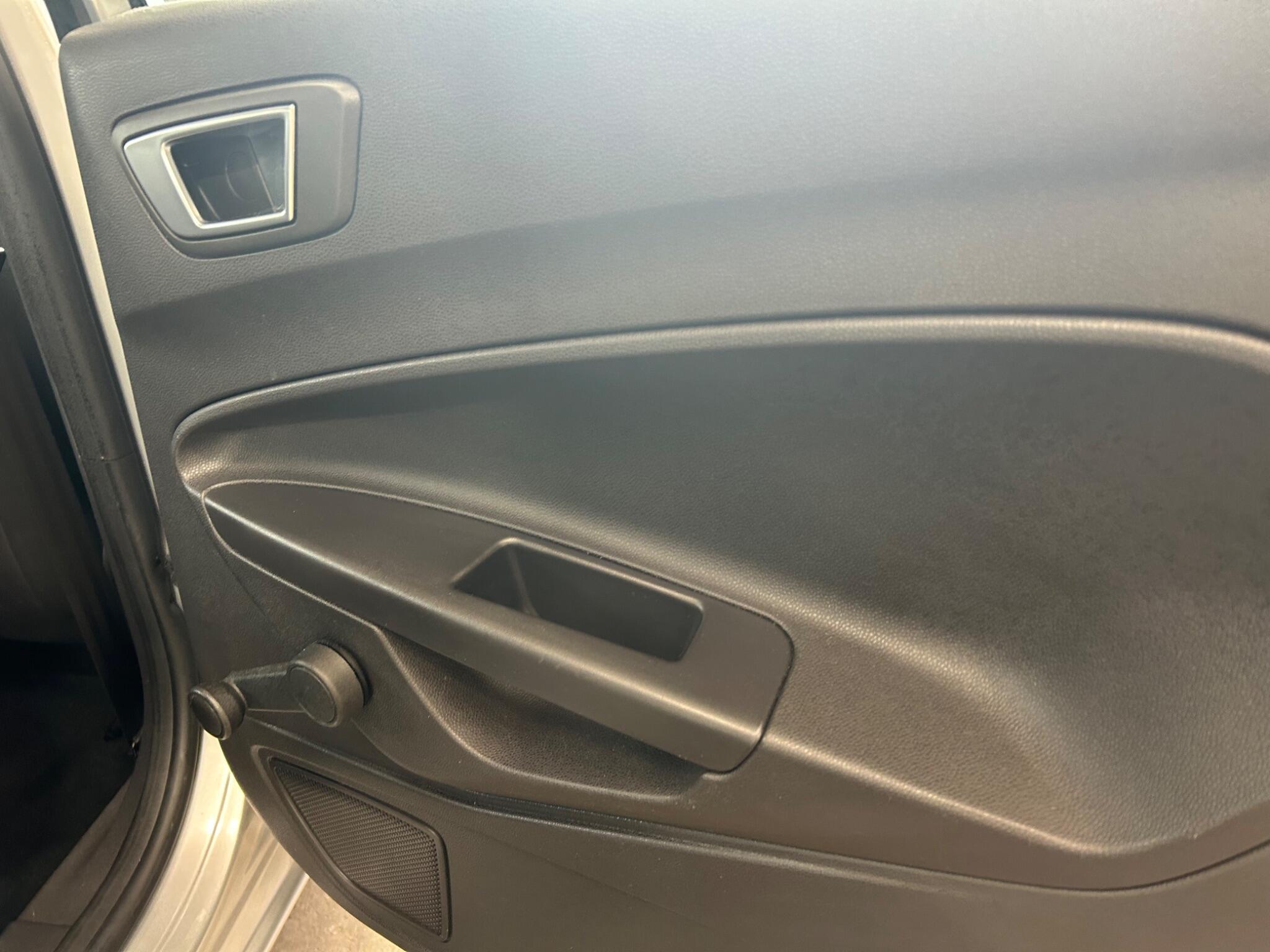 Ford Fiesta - Image 23